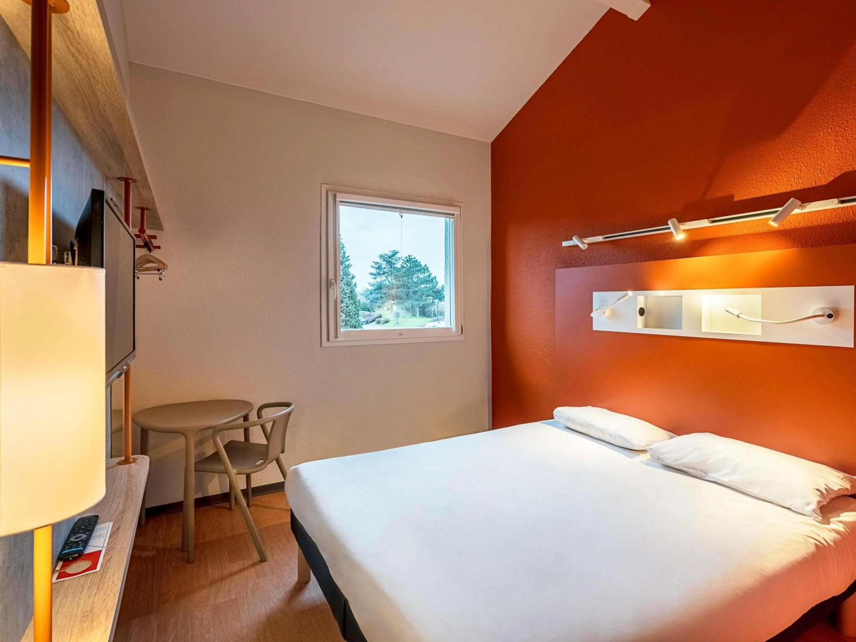 Bedroom, Bed in ibis budget Nancy Porte Sud