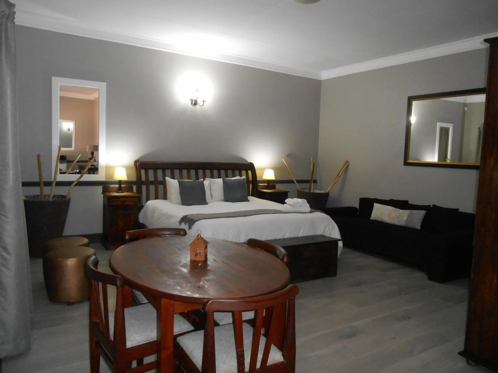 Bedroom, Bed in Oakwood Lodge