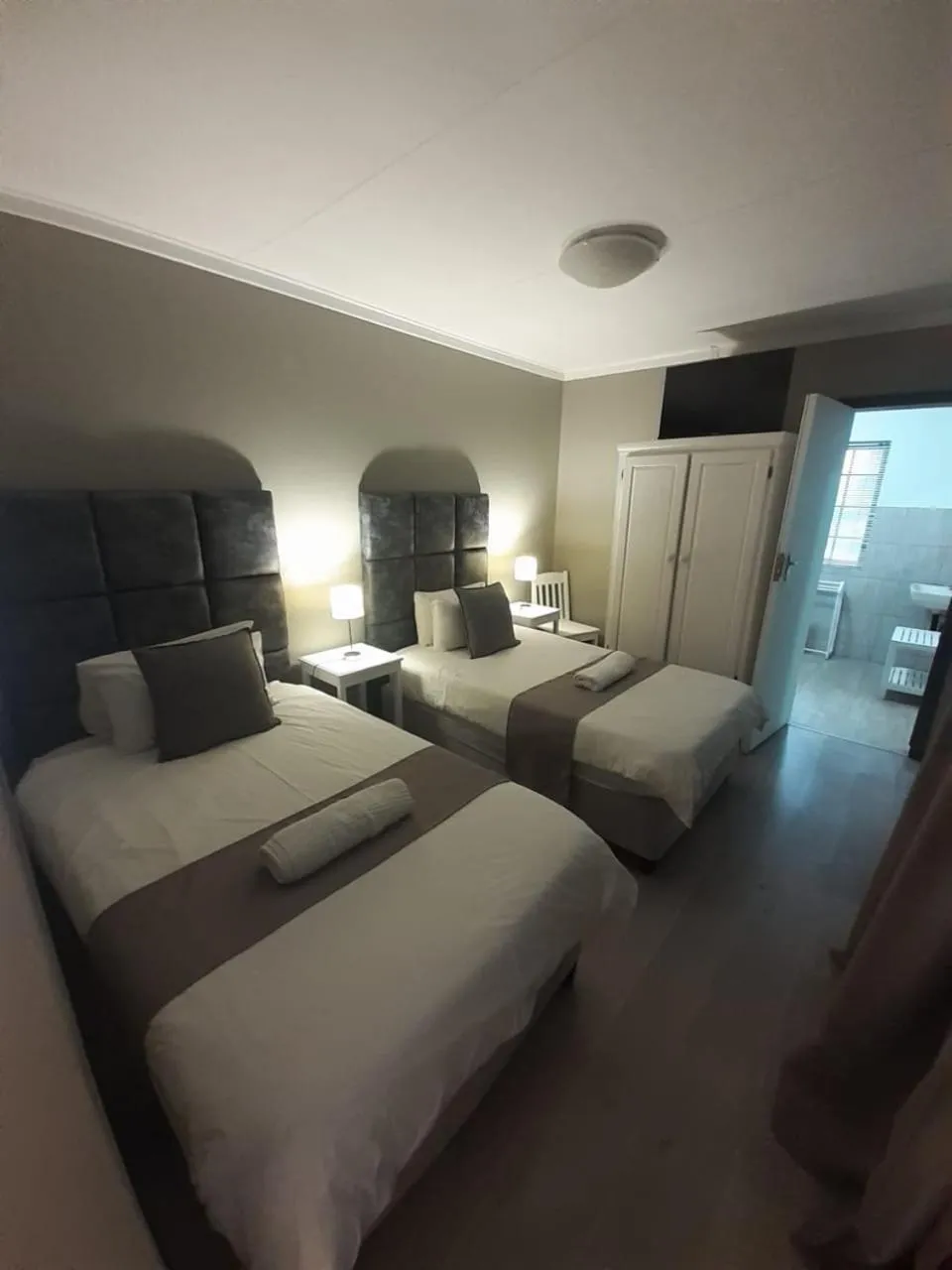 Twin Room in Oakwood Lodge