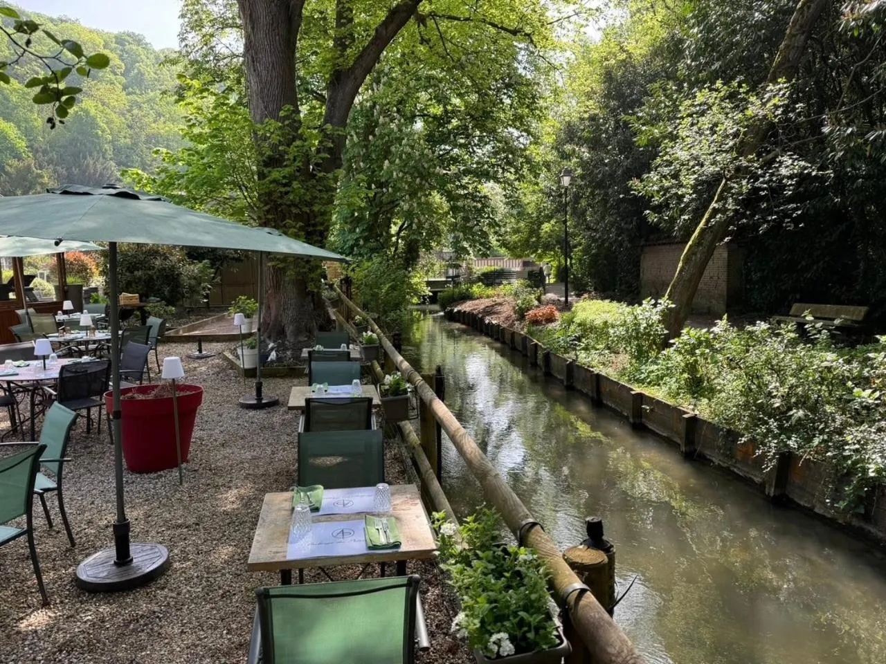 Restaurant/places to eat in Logis Hôtel Restaurant Spa L'auberge Du President