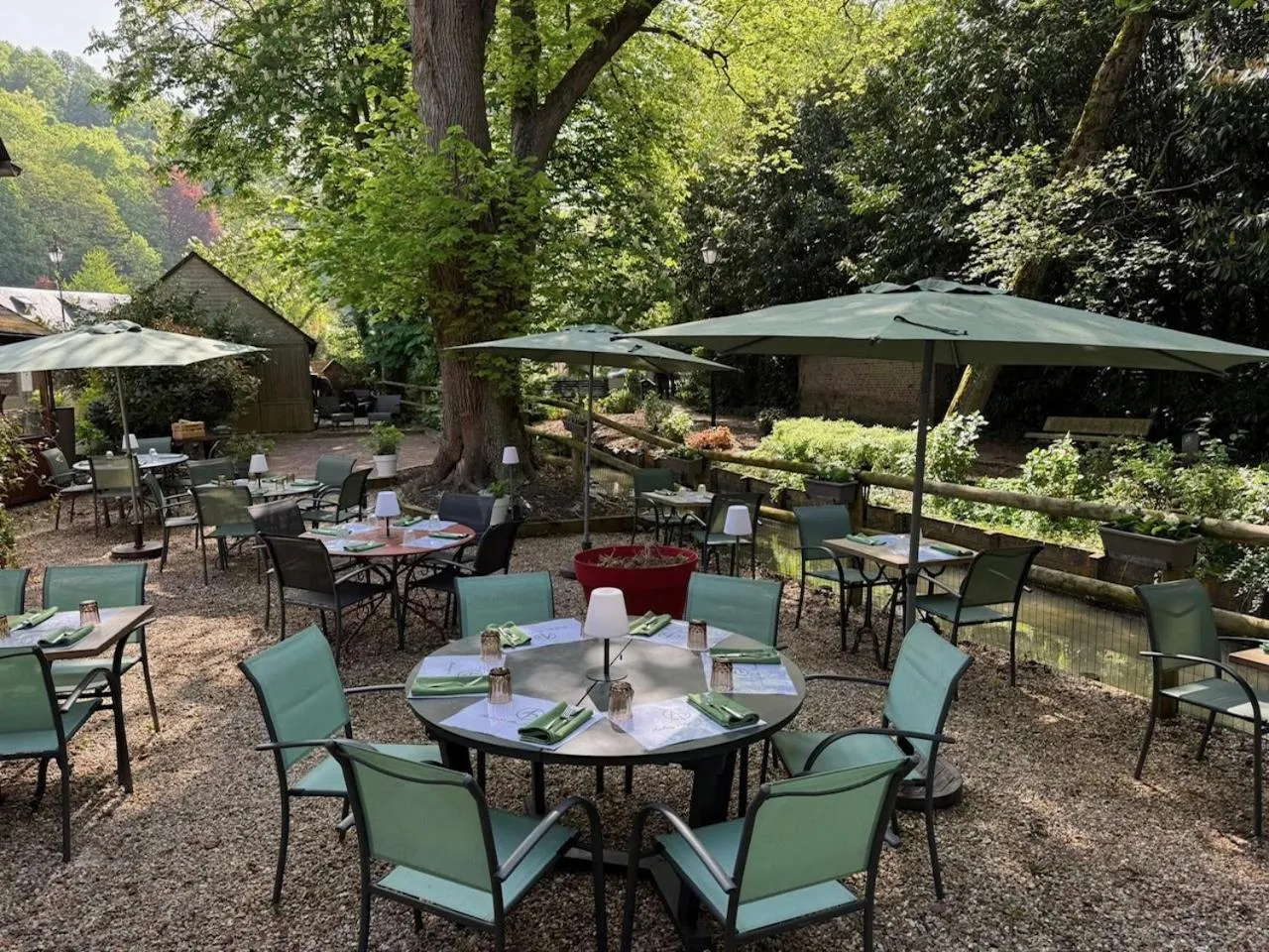 Restaurant/places to eat in Logis Hôtel Restaurant Spa L'auberge Du President