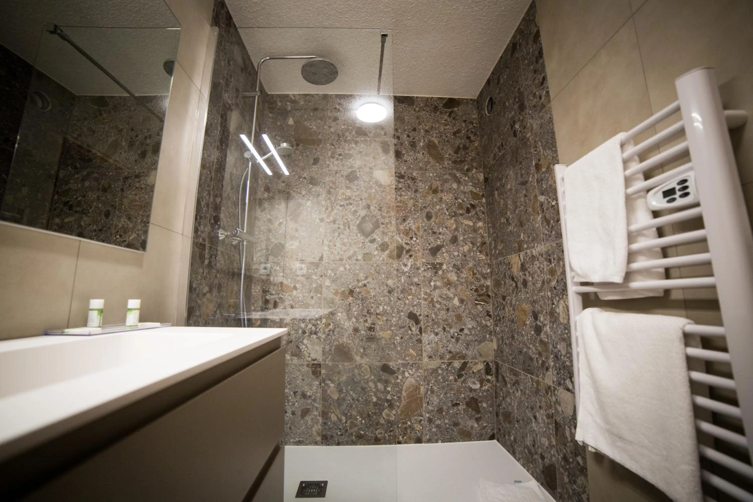 Shower in Le Catinat Fleuri
