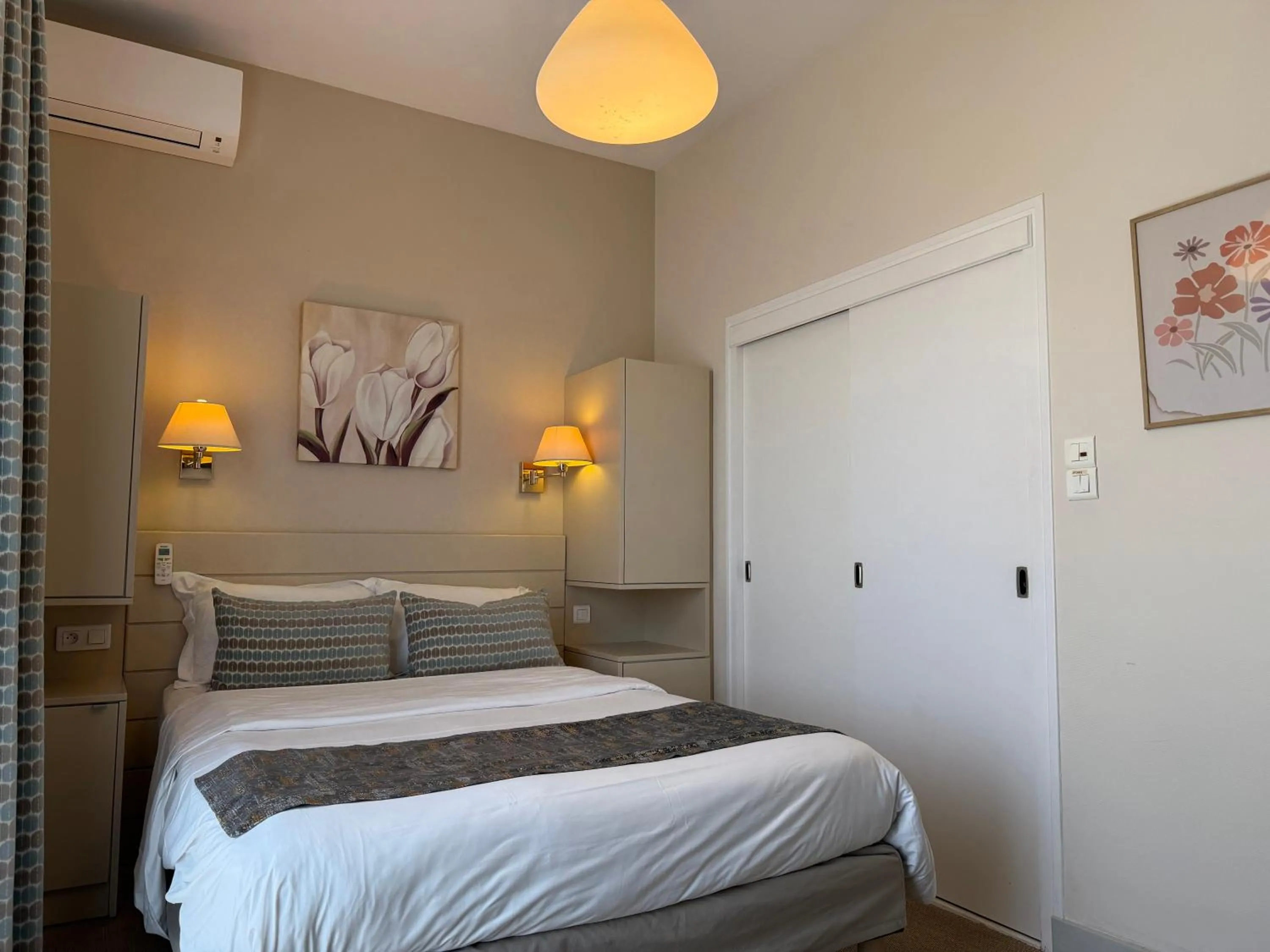 Bed in Hotel des Pins