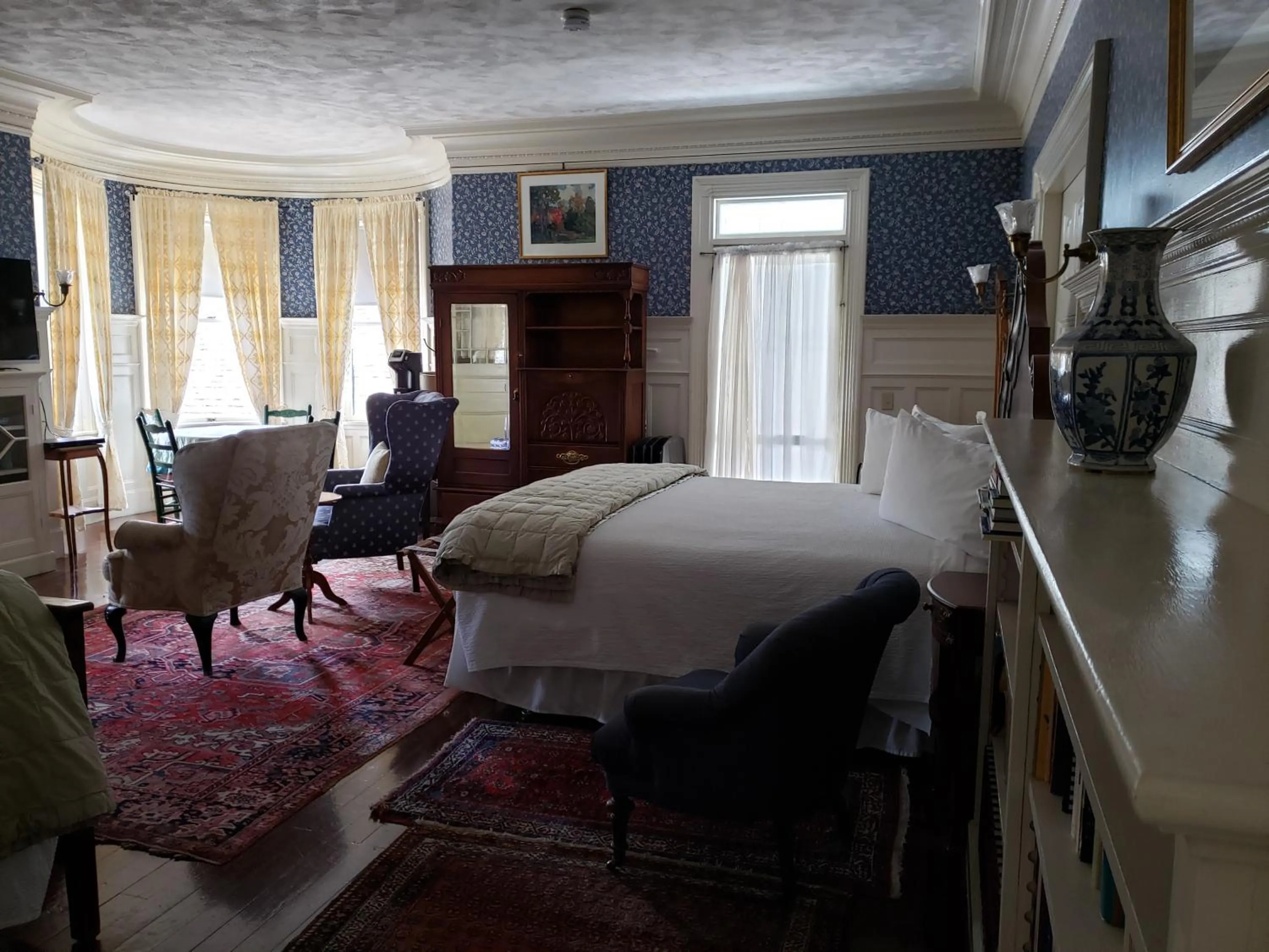 Bed in Moseley Cottage Inn and The Town Motel