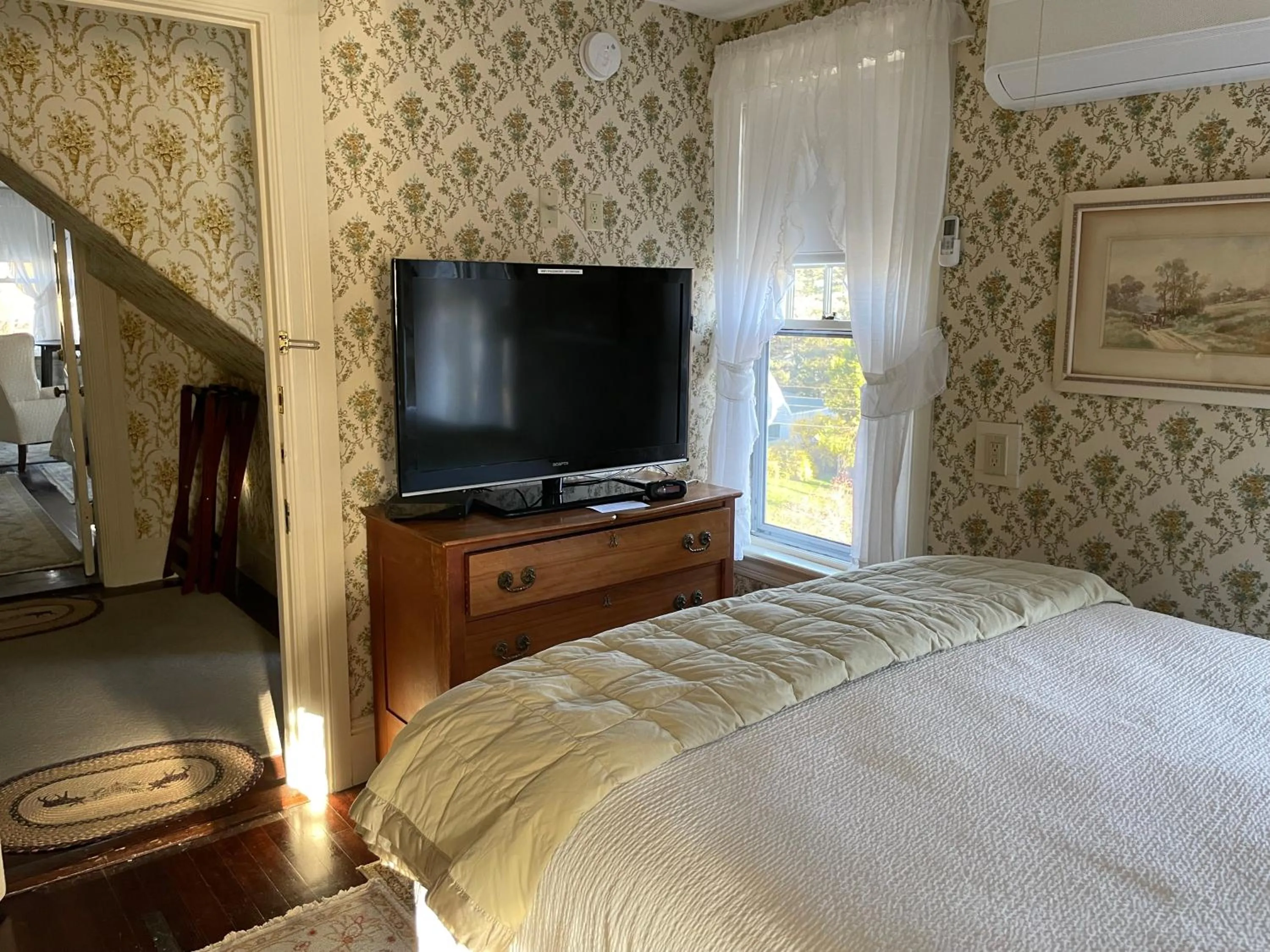 Bed in Moseley Cottage Inn and The Town Motel