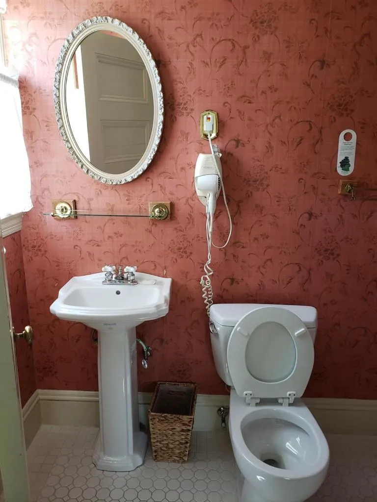 Moseley Cottage Inn and The Town Motel