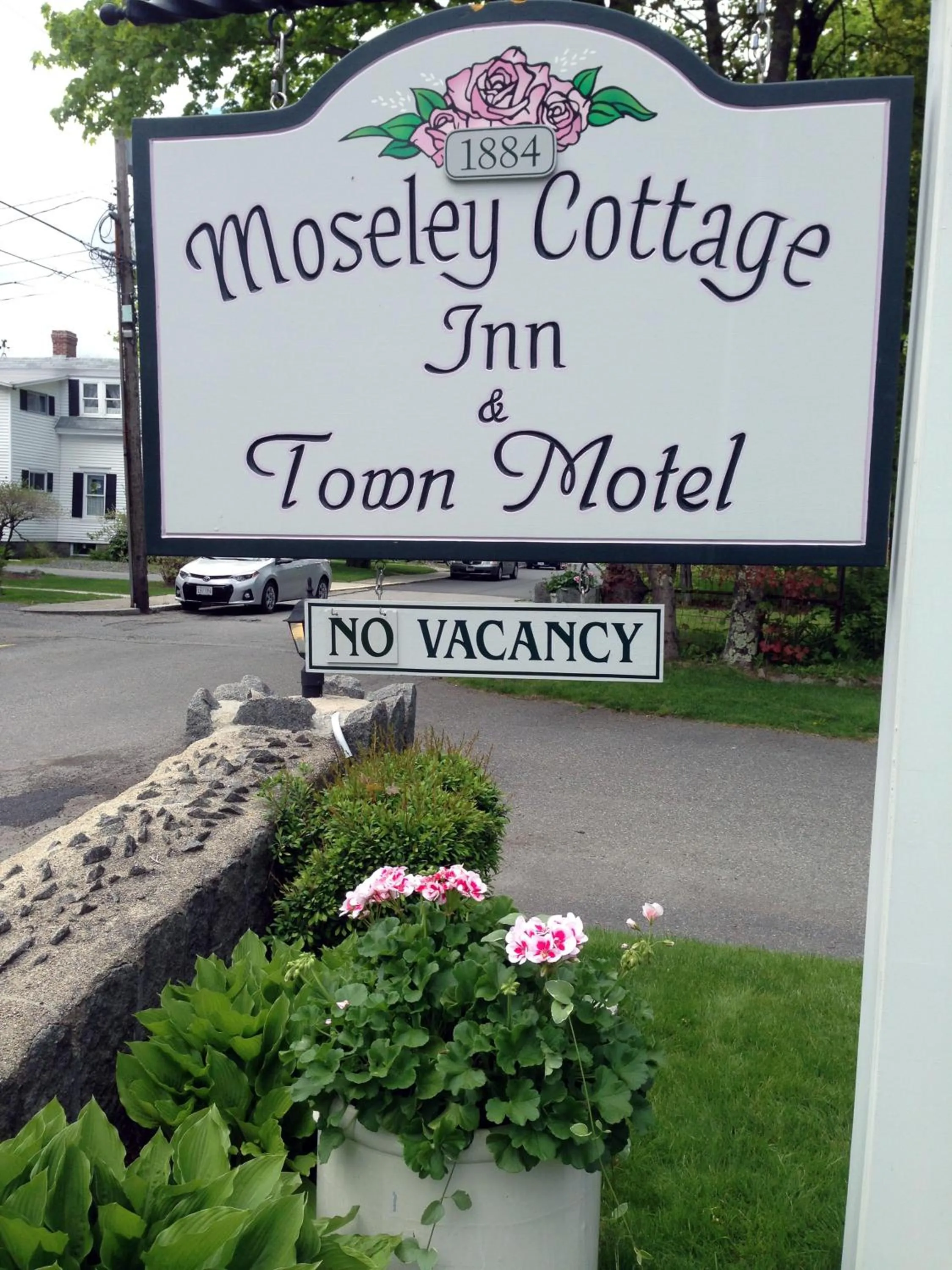 Property logo or sign in Moseley Cottage Inn and The Town Motel