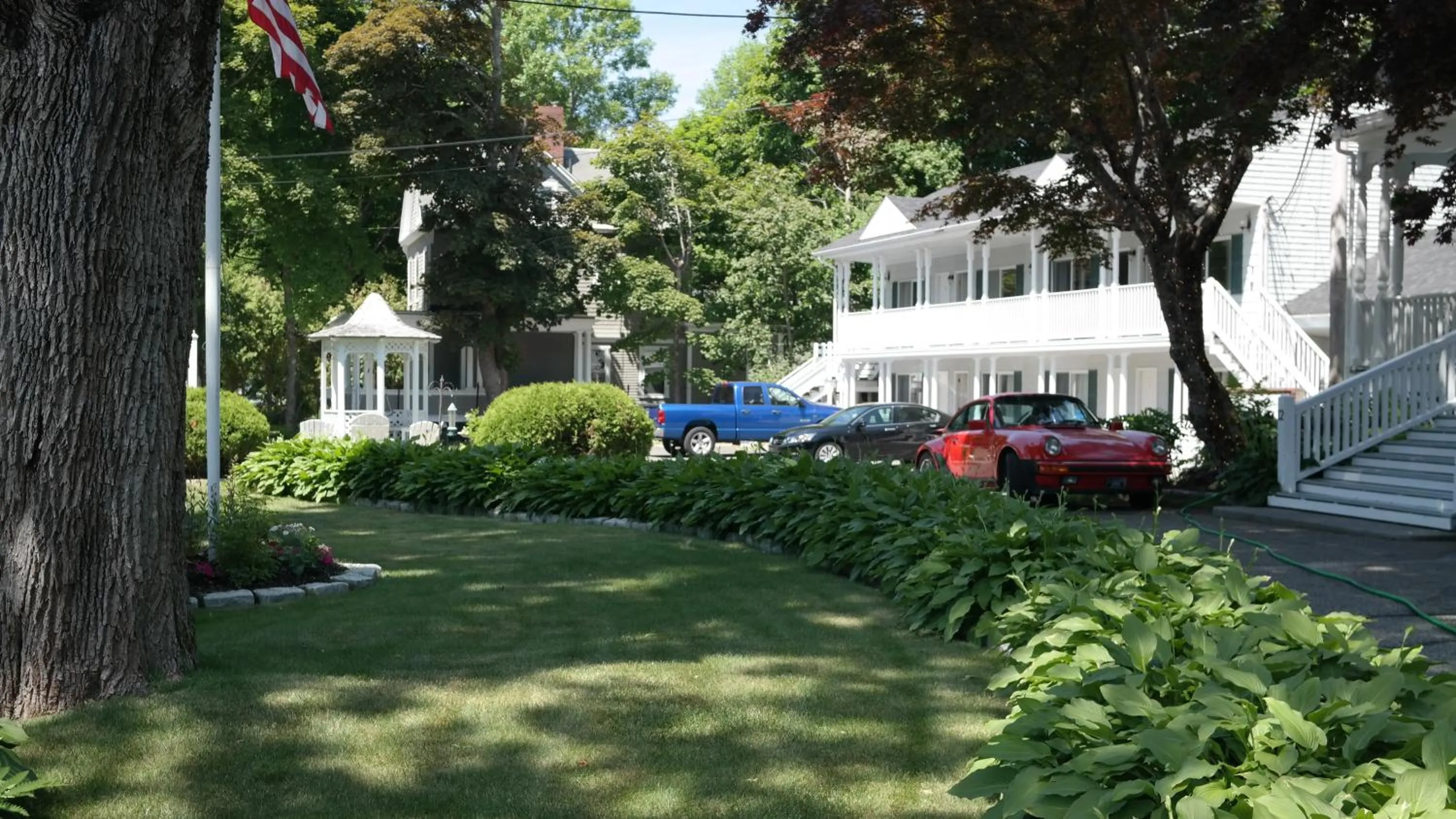 Property building in Moseley Cottage Inn and The Town Motel