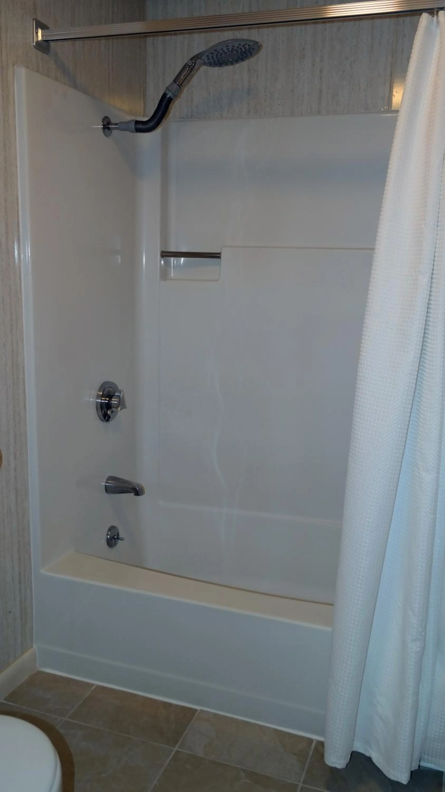 Toilet in Moseley Cottage Inn and The Town Motel