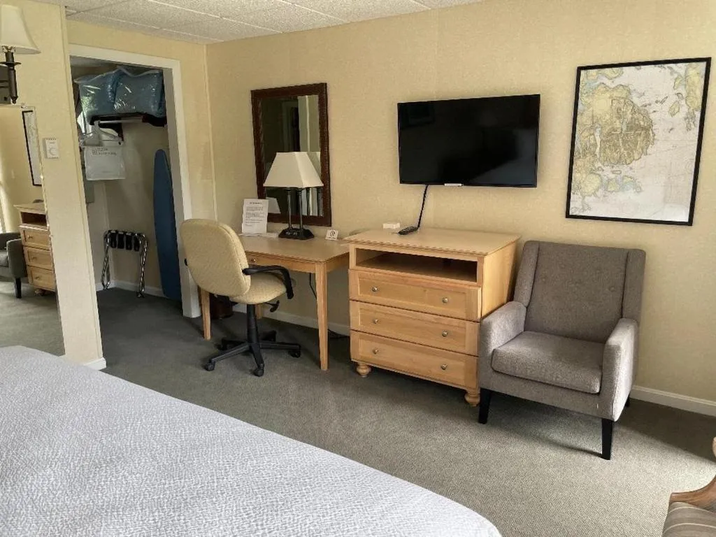 Bed in Moseley Cottage Inn and The Town Motel