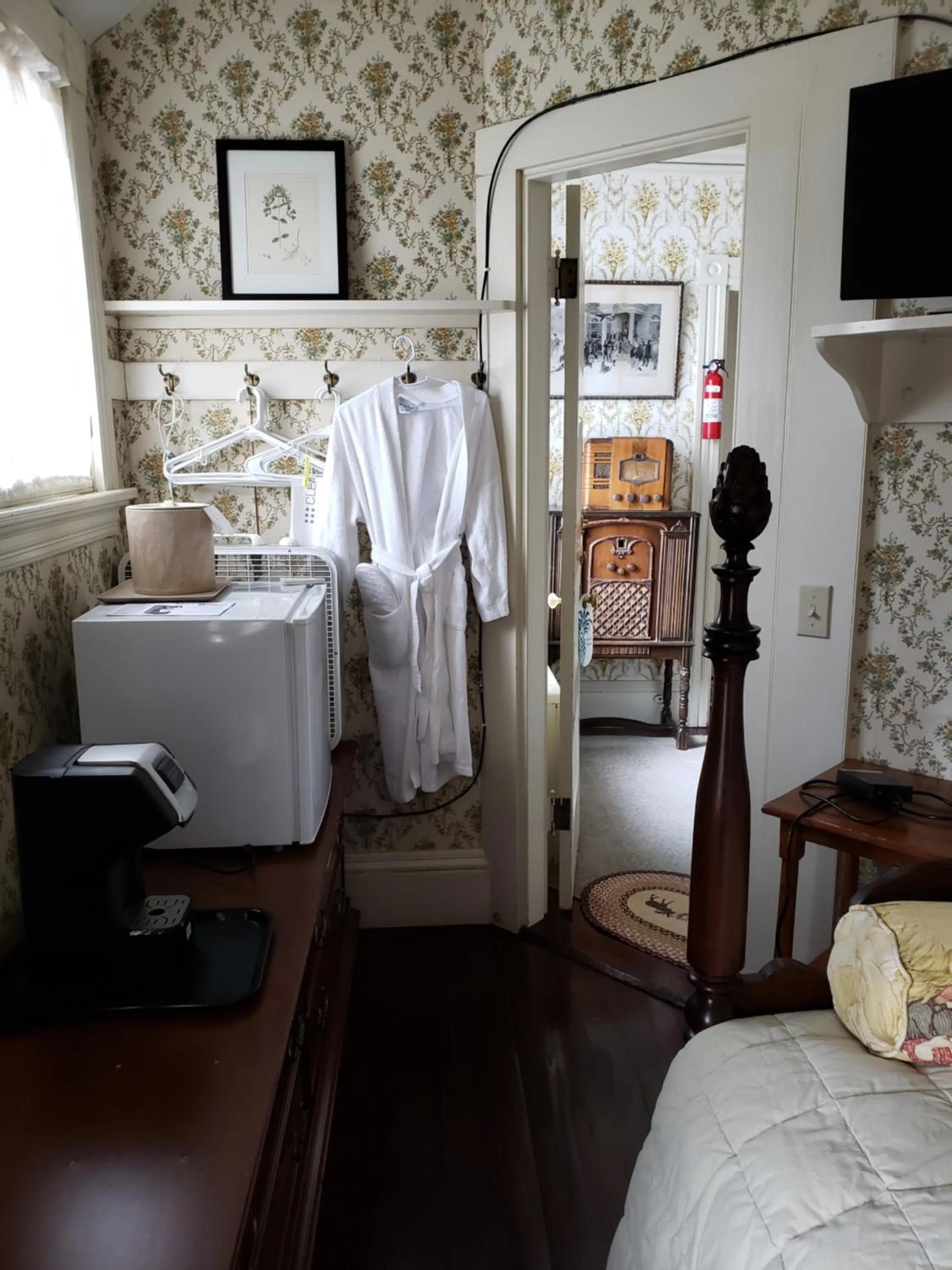 Bed in Moseley Cottage Inn and The Town Motel