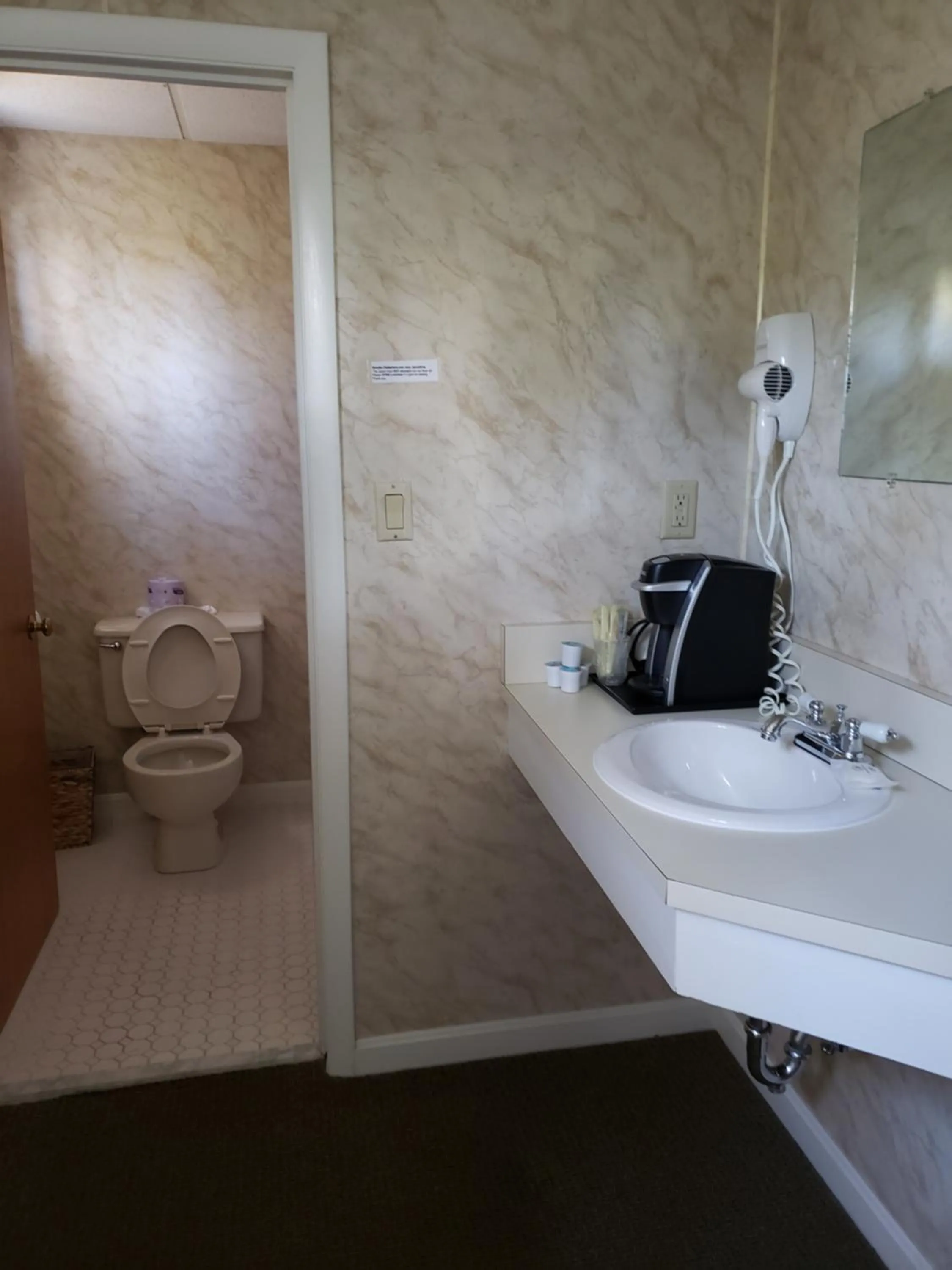 Moseley Cottage Inn and The Town Motel