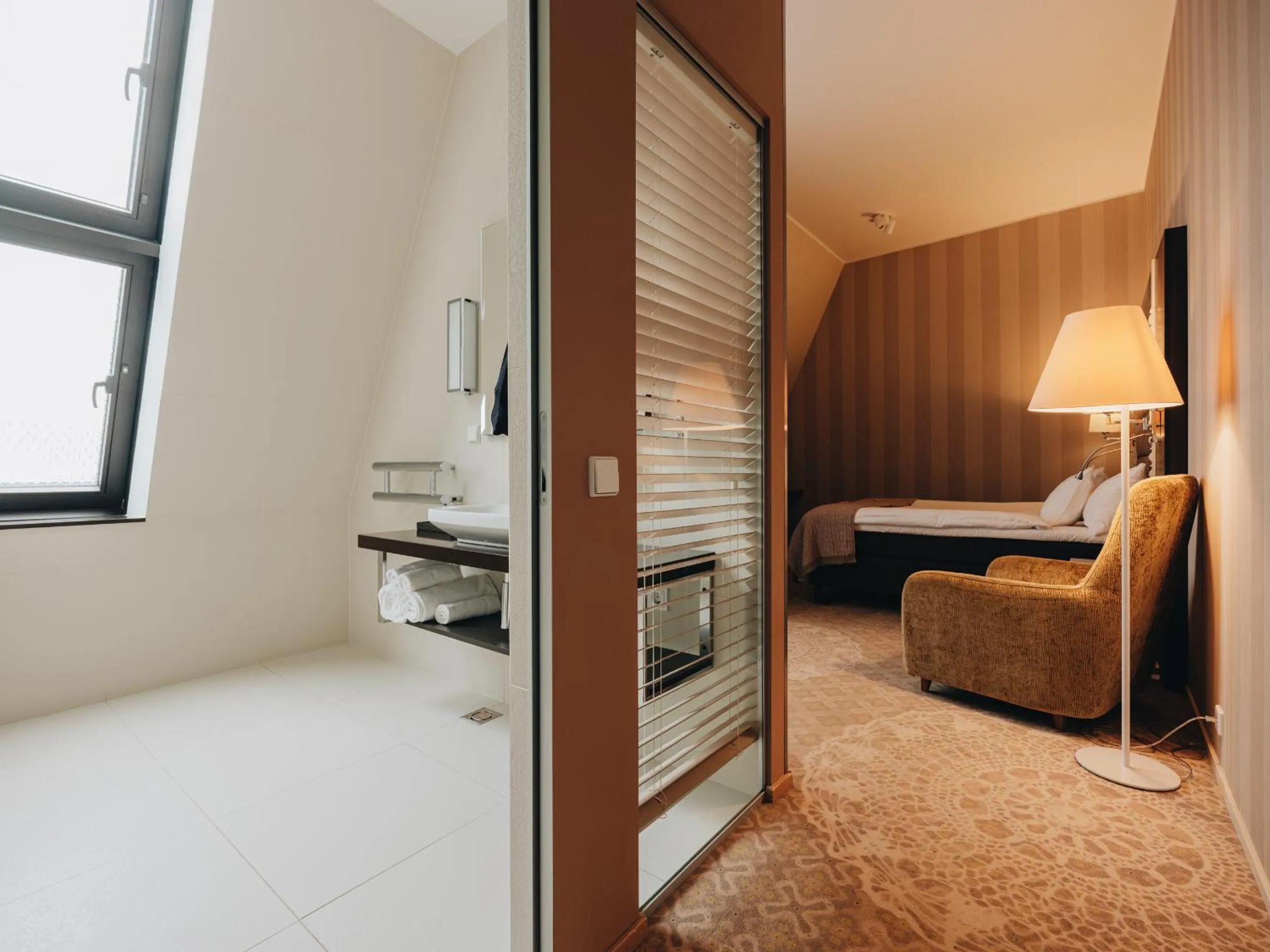 Bathroom, Bed in Lydia Hotel