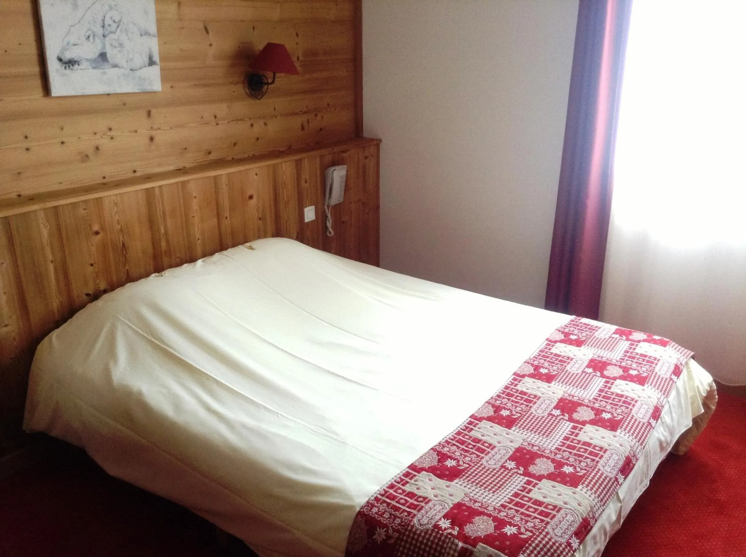 Photo of the whole room, Bed in Logis Le Pont de Champ