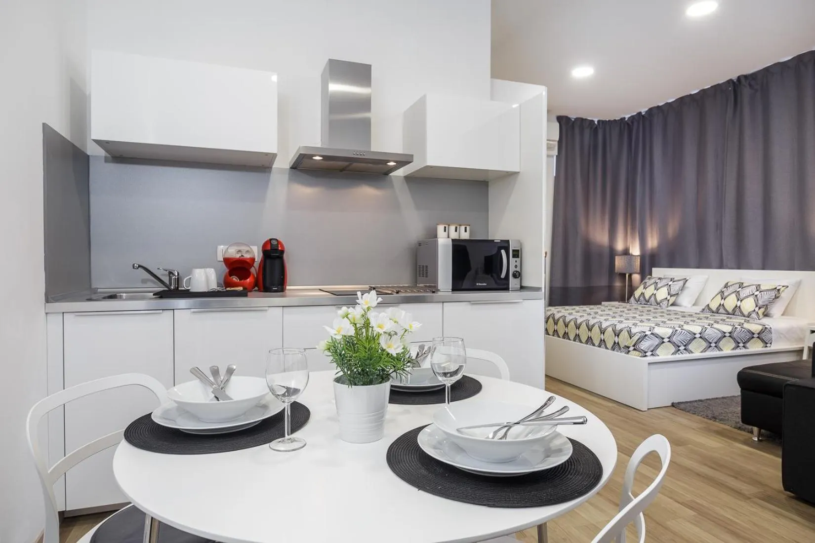Kitchen or kitchenette in Aspalathos Centar Holiday - City center, a few minutes' walking distance to the UNESCO Palace, parking lot in front of the apartment