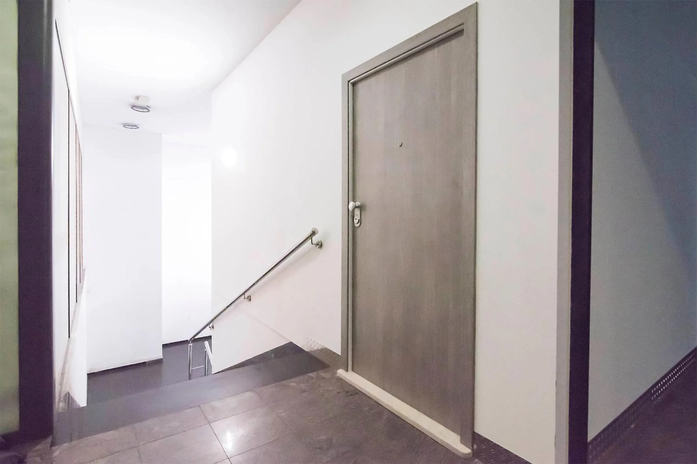 Facade/entrance in Aspalathos Centar Holiday - City center, a few minutes' walking distance to the UNESCO Palace, parking lot in front of the apartment