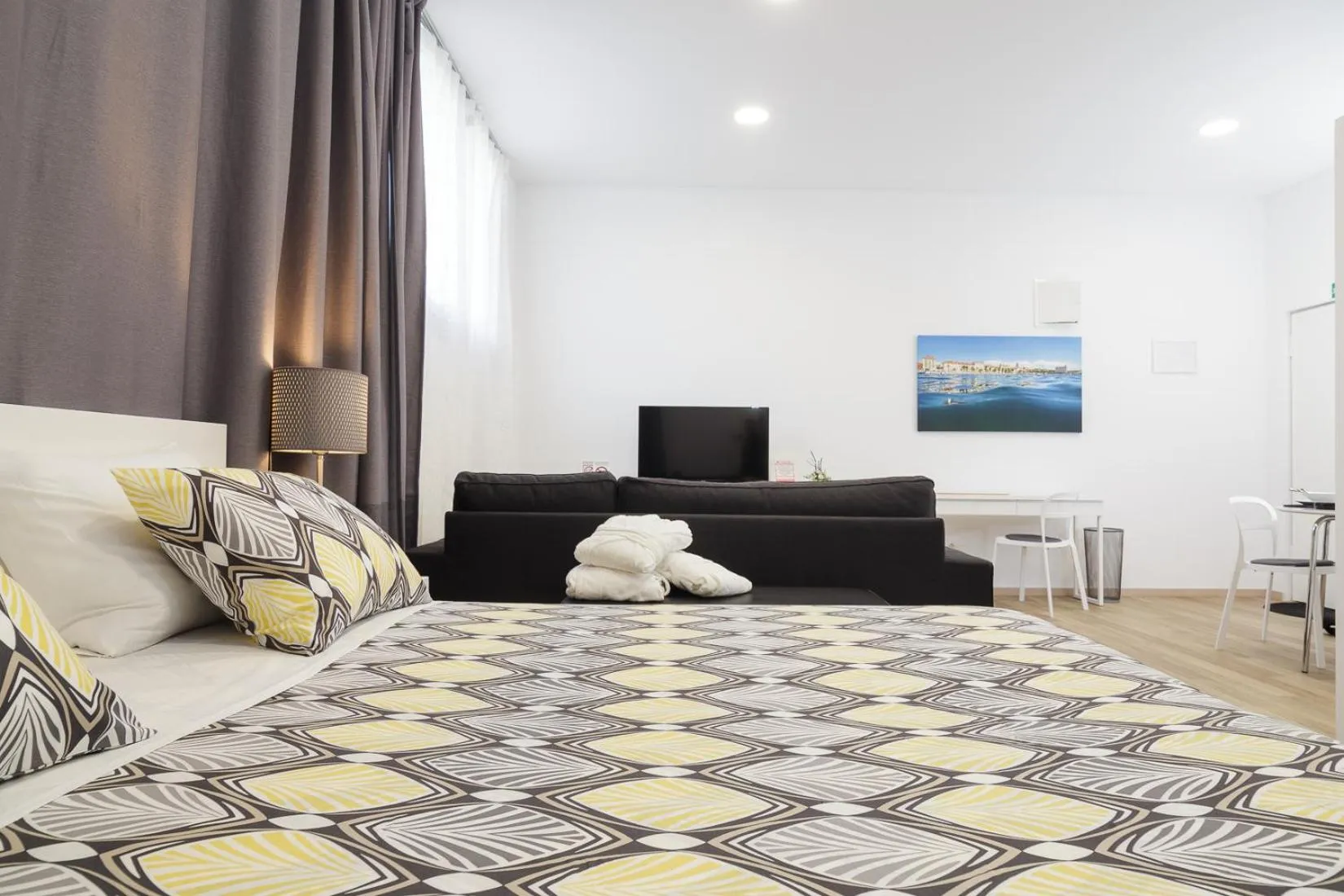 Bed in Aspalathos Centar Holiday - City center, a few minutes' walking distance to the UNESCO Palace, parking lot in front of the apartment