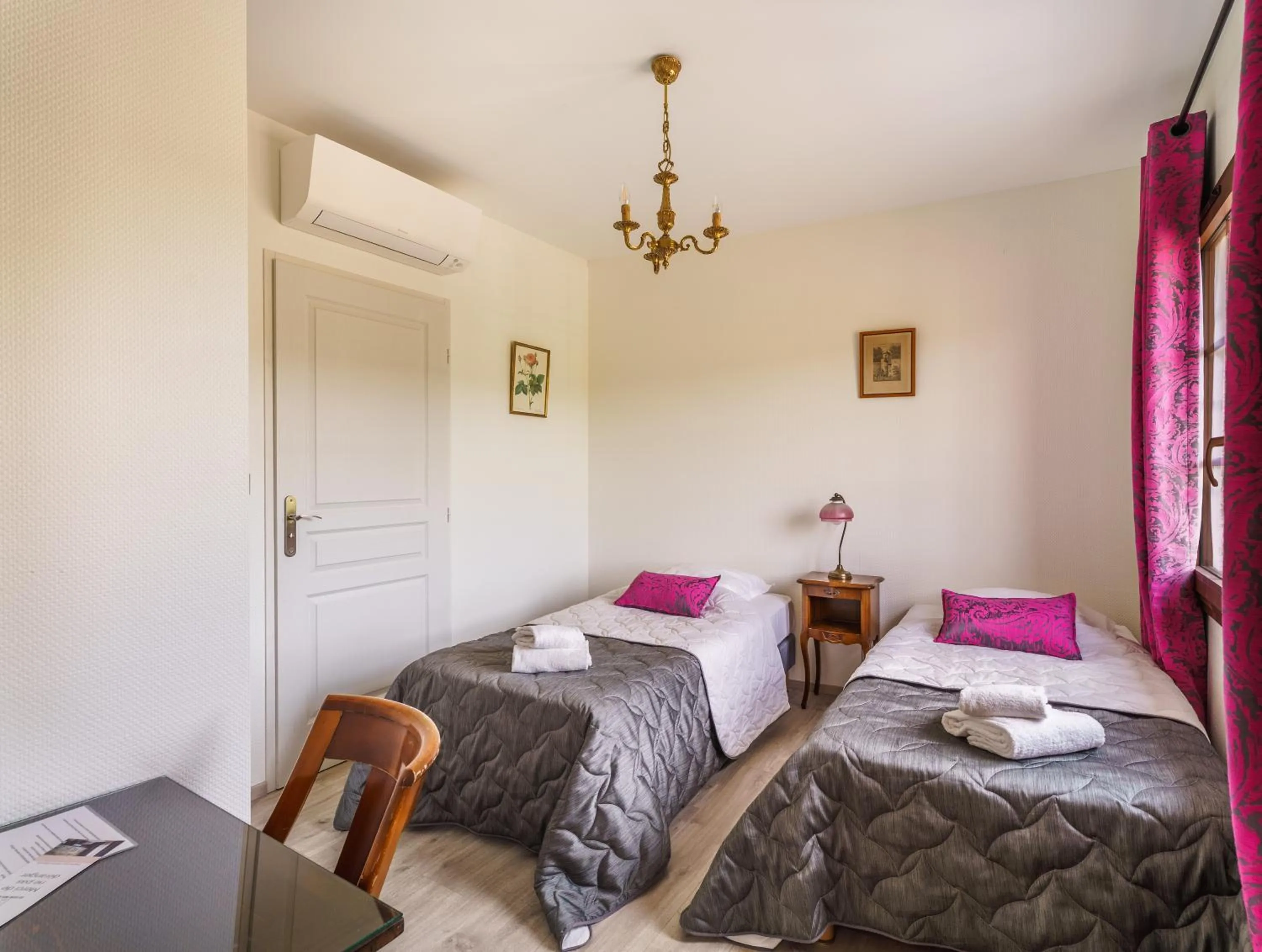 Bed in Hôtel Le Clos des Arts