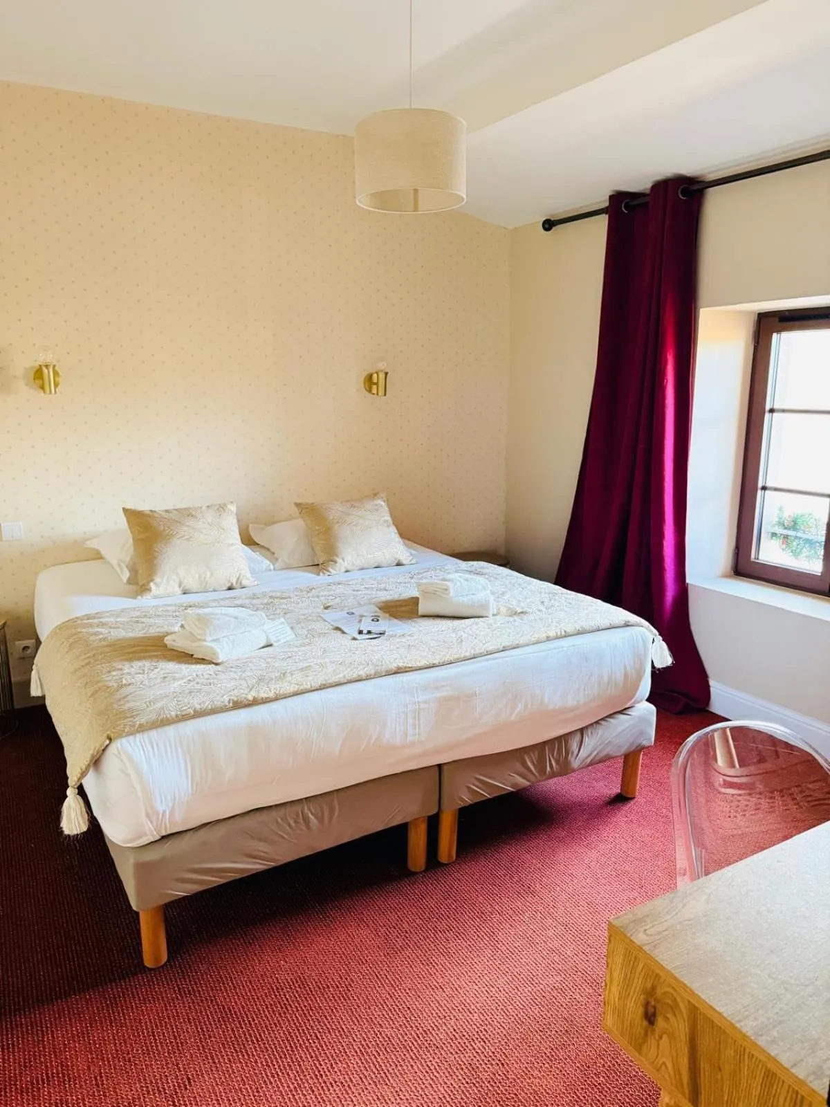 Bed in Hôtel Le Clos des Arts