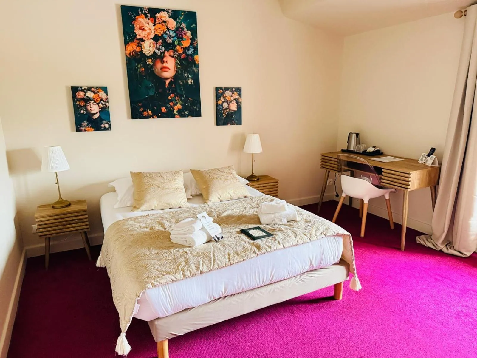 Bed in Hôtel Le Clos des Arts