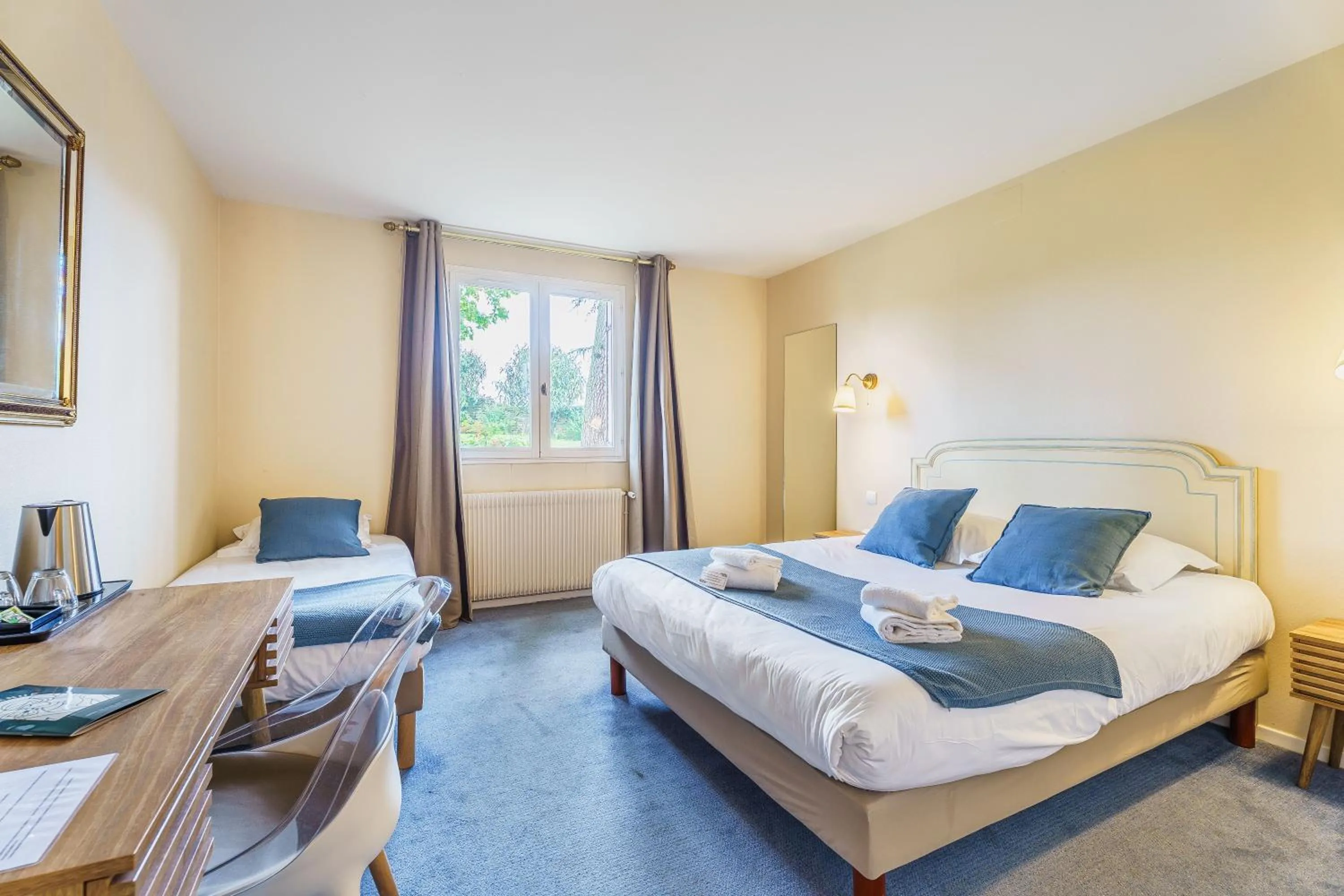 Bed in Hôtel Le Clos des Arts