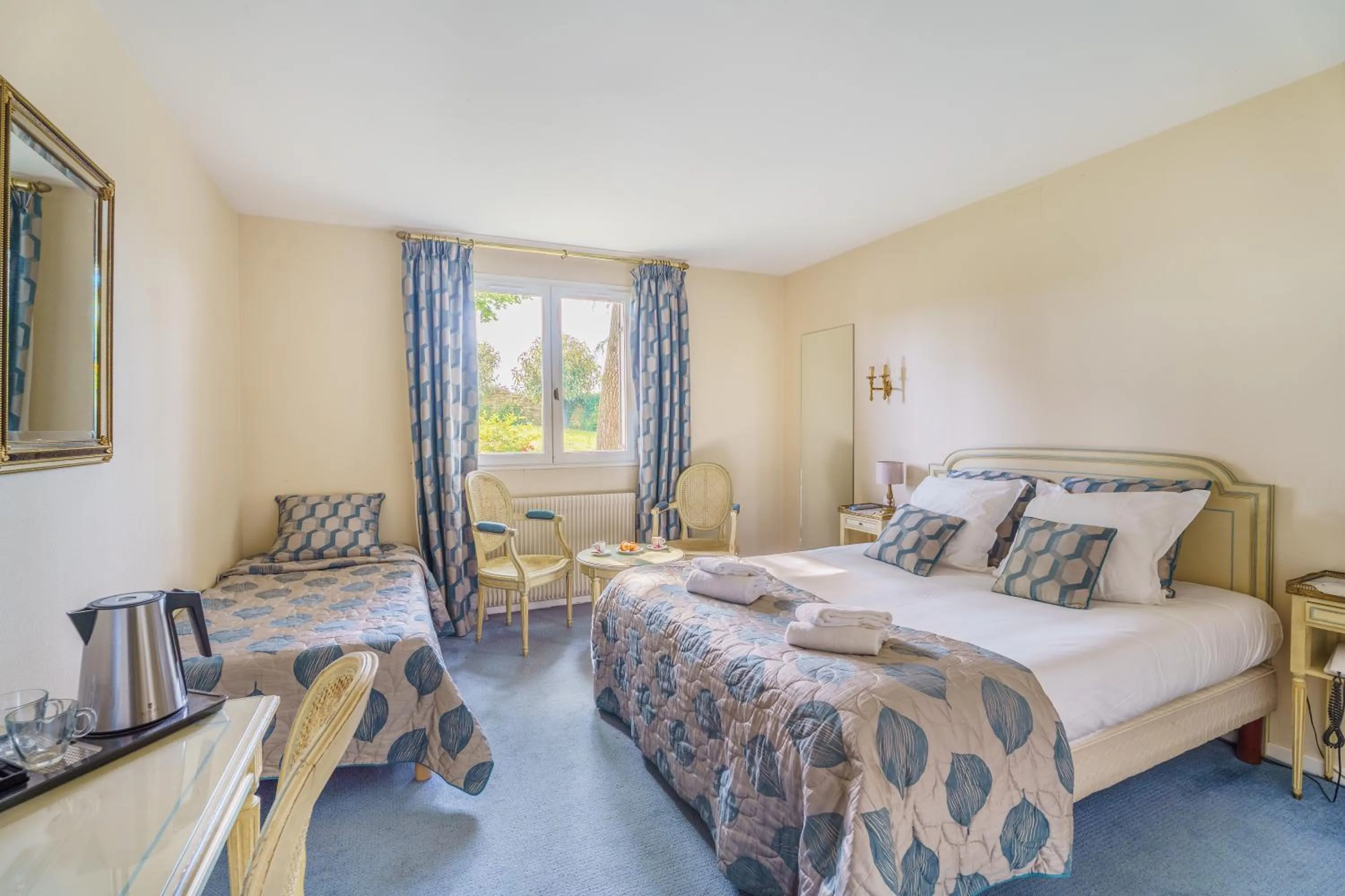 Triple Room in Hôtel Le Clos des Arts