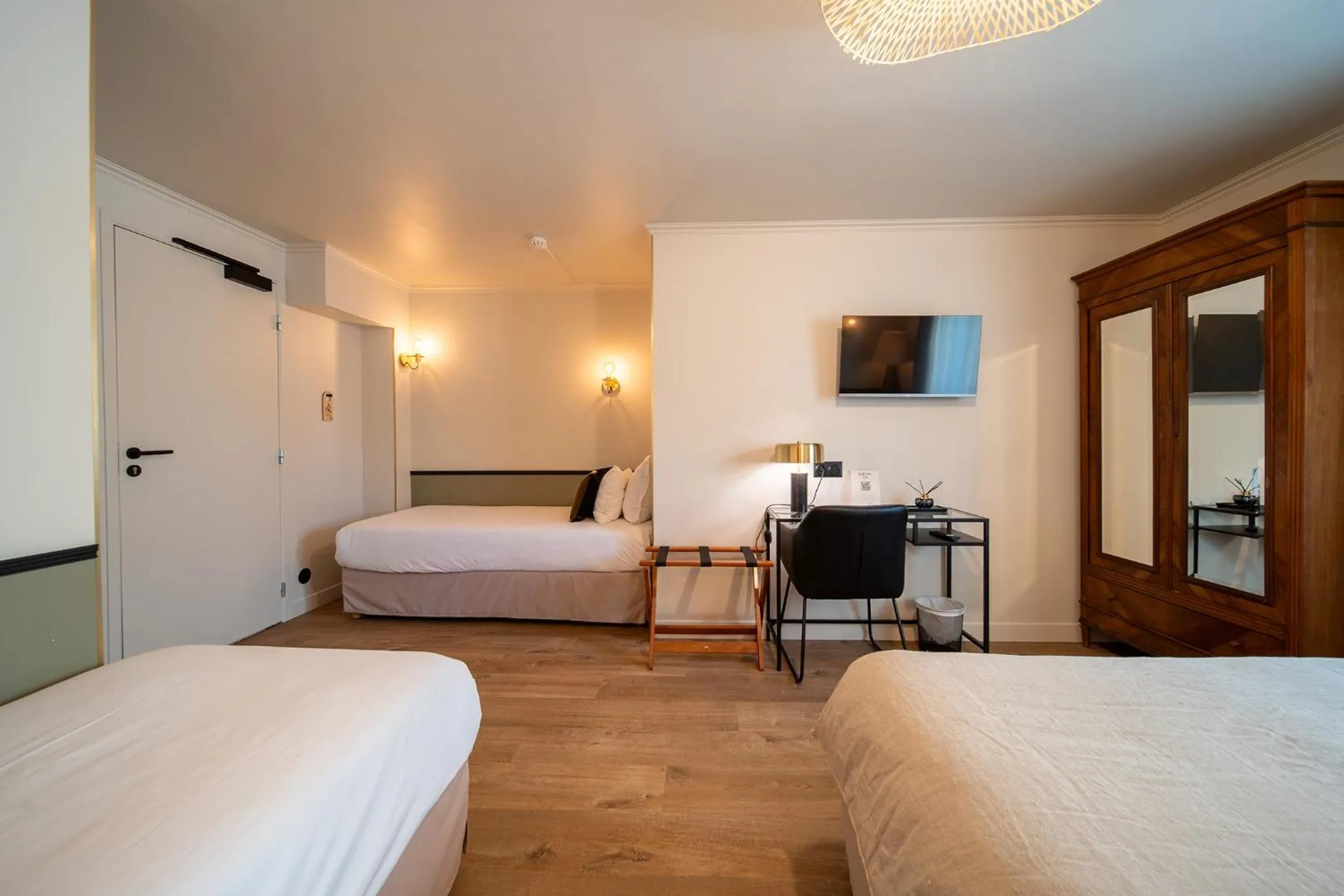 Seating area, Bed in Hôtel Rive Sud