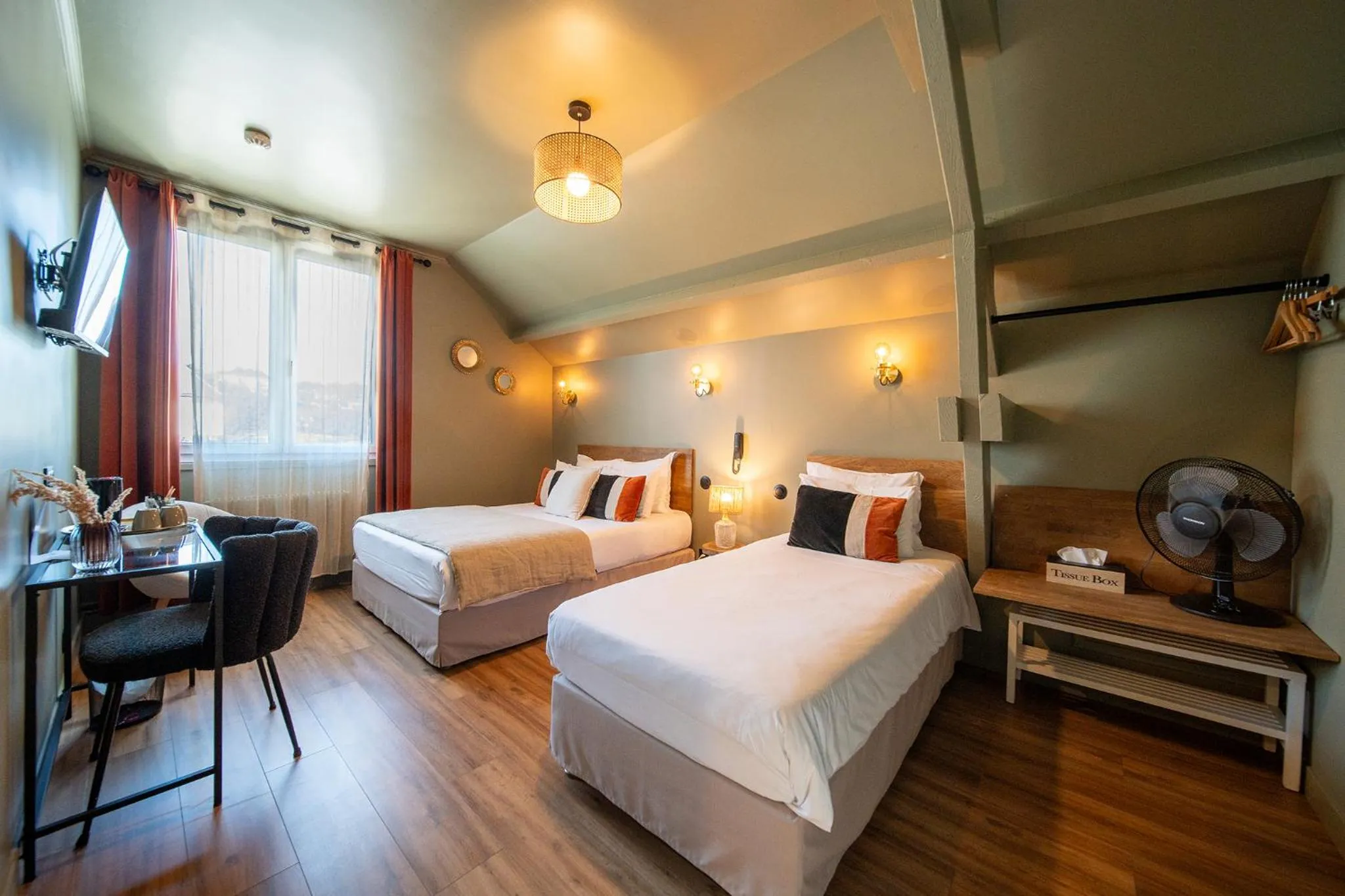 Photo of the whole room, Bed in Hôtel Rive Sud