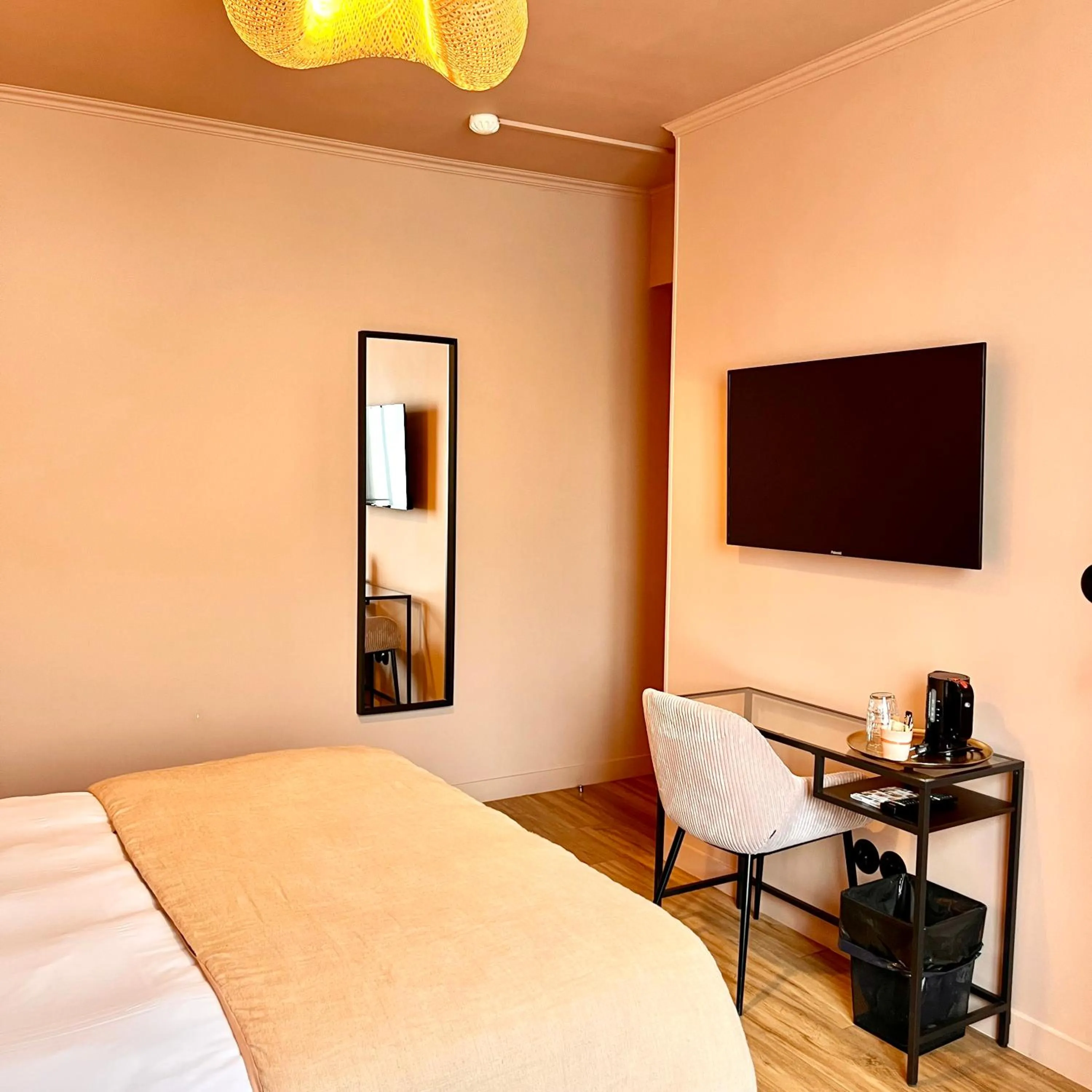 Photo of the whole room, Bed in Hôtel Rive Sud