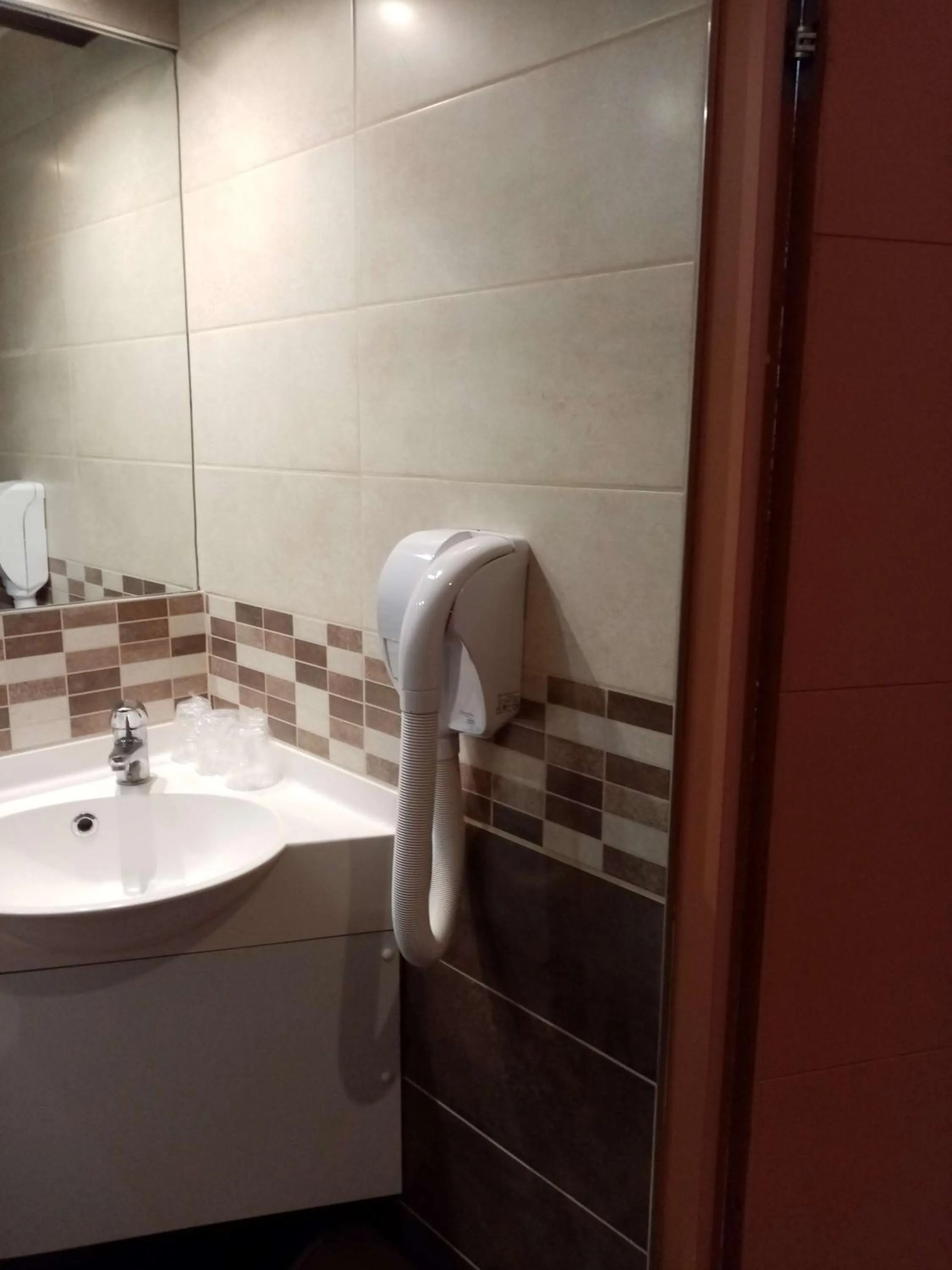 Bathroom in Brit Hotel St-Quentin/Nord