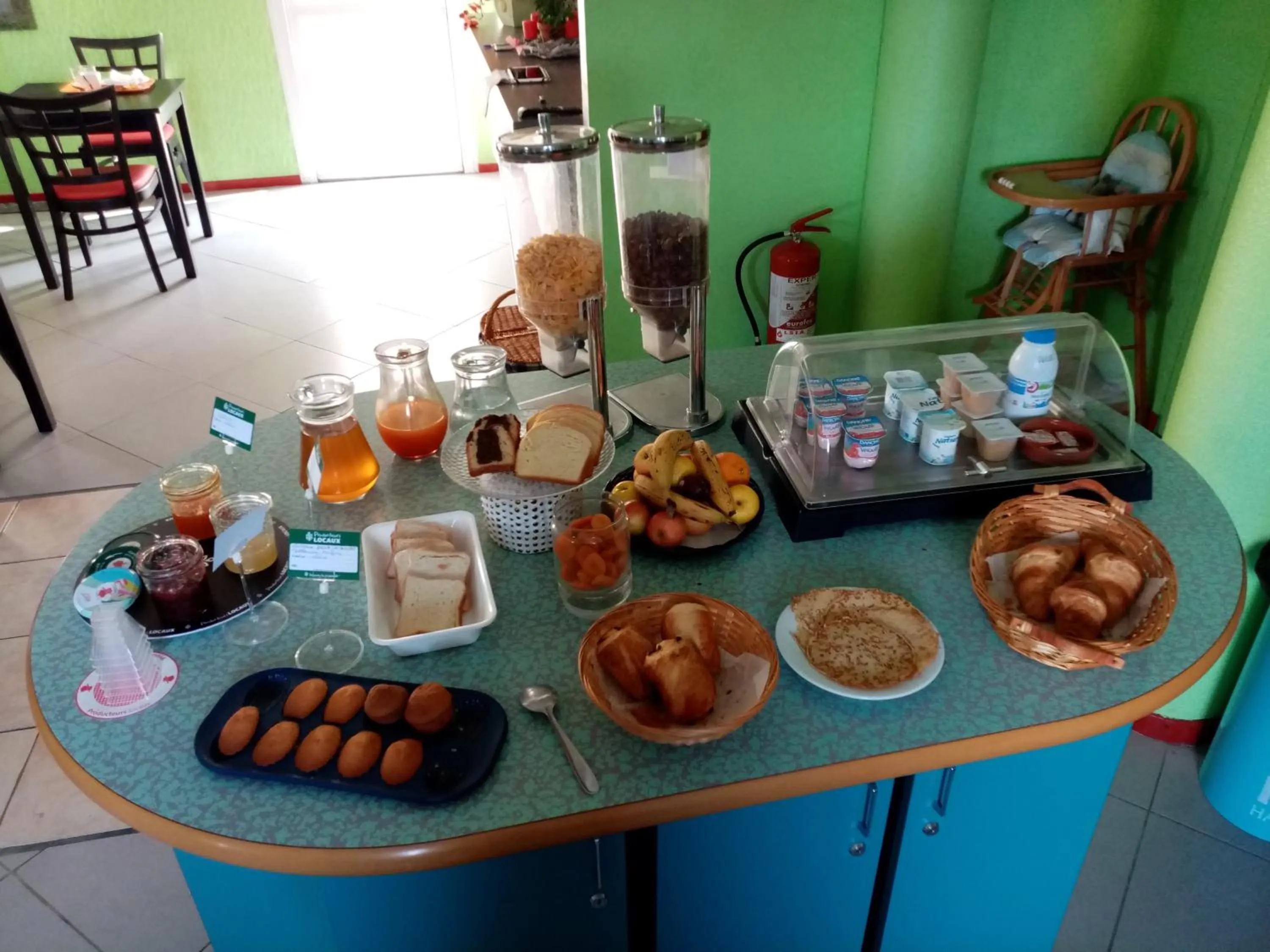 Breakfast in Brit Hotel St-Quentin/Nord