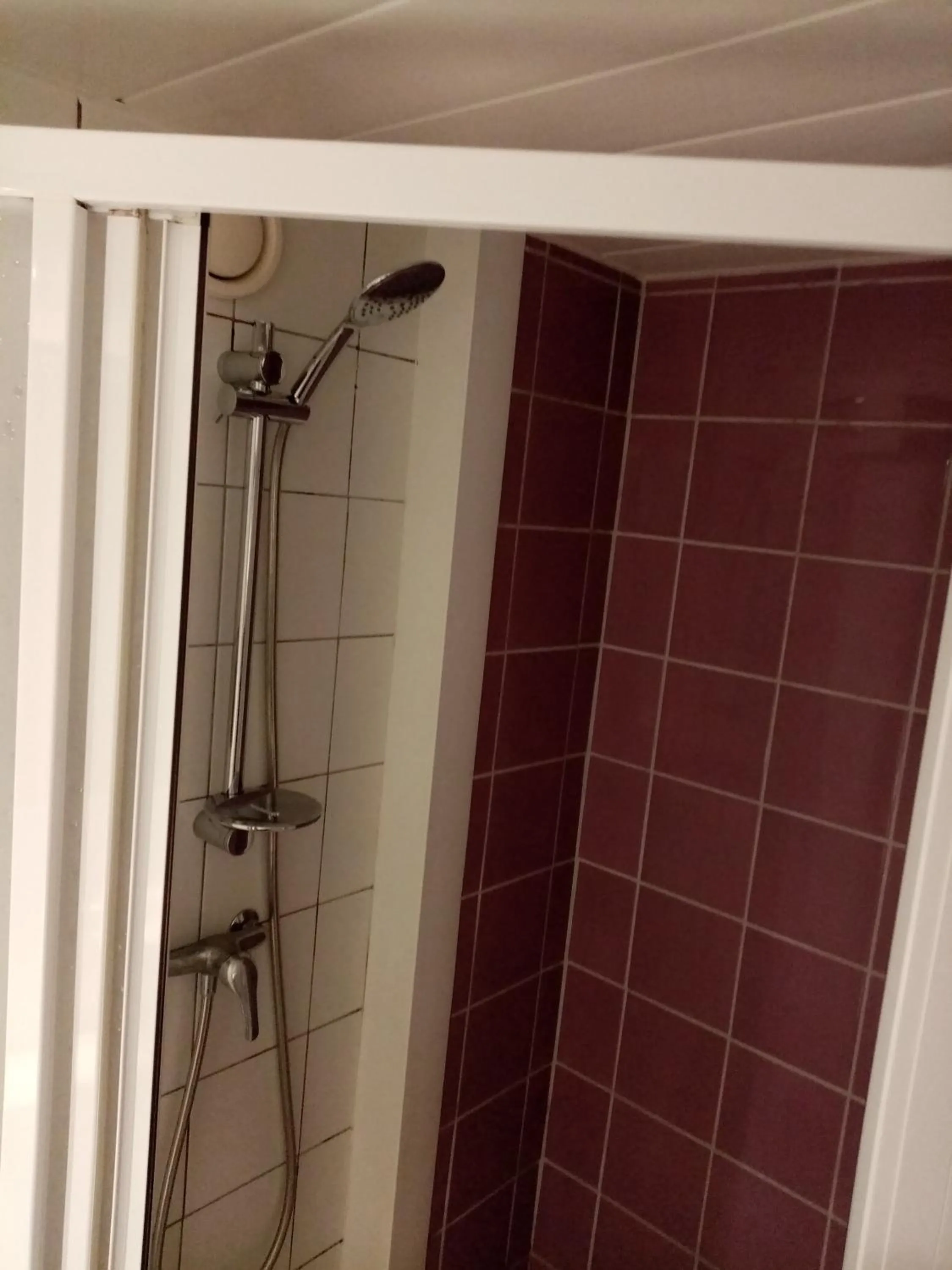 Bathroom in Brit Hotel St-Quentin/Nord