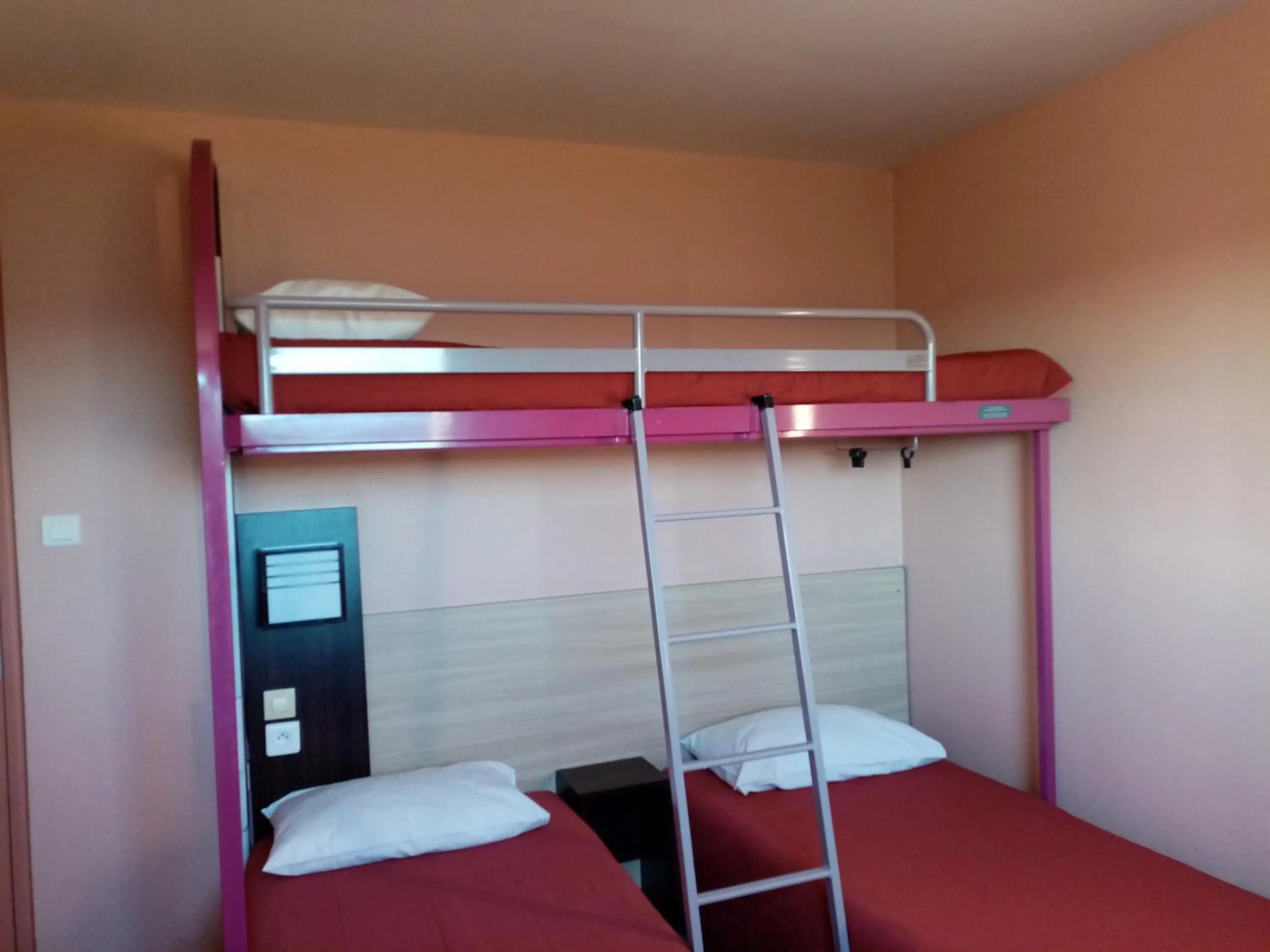 Photo of the whole room, Bed in Brit Hotel St-Quentin/Nord