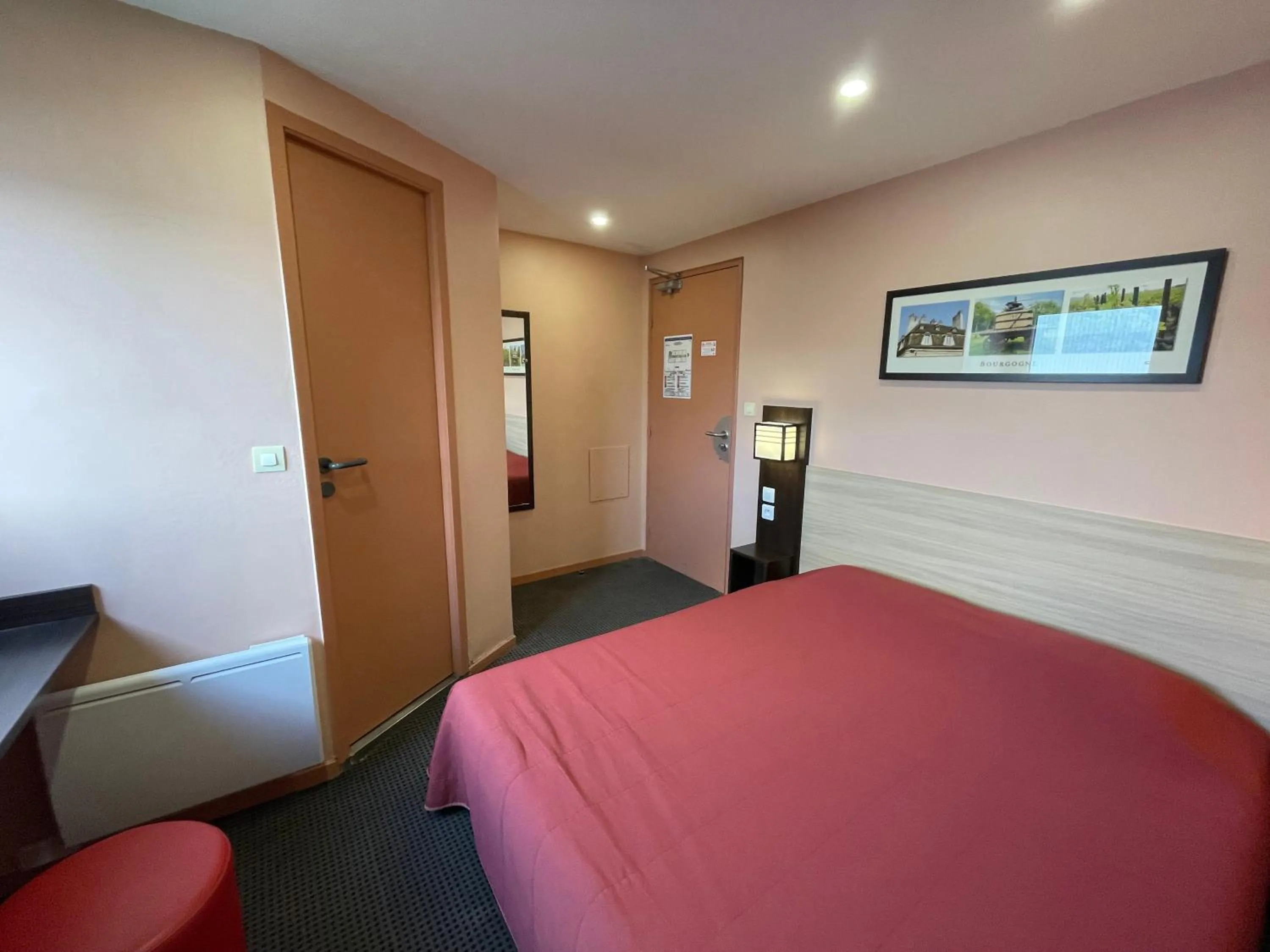 Bedroom, Bed in Brit Hotel St-Quentin/Nord