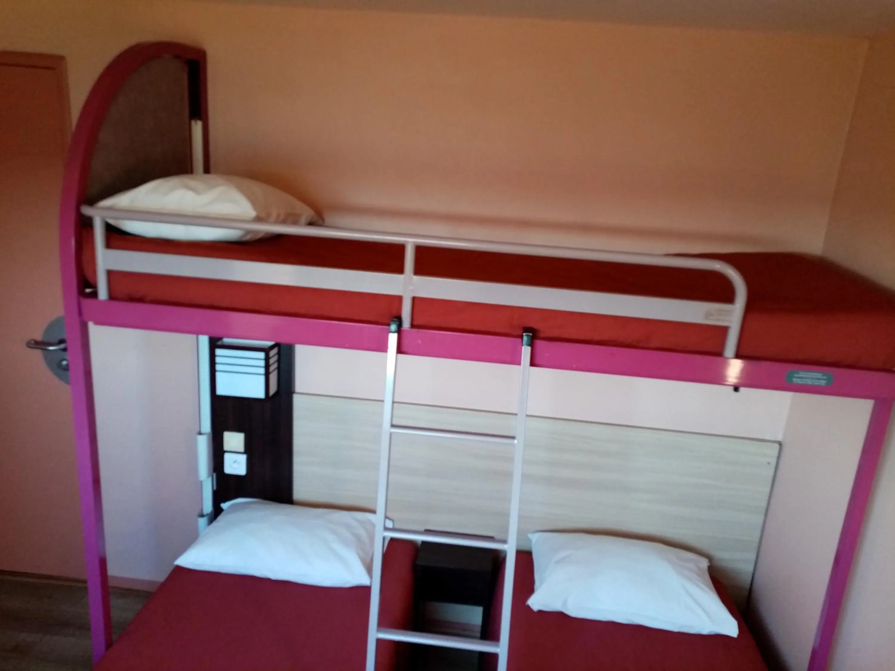 Photo of the whole room, Bed in Brit Hotel St-Quentin/Nord
