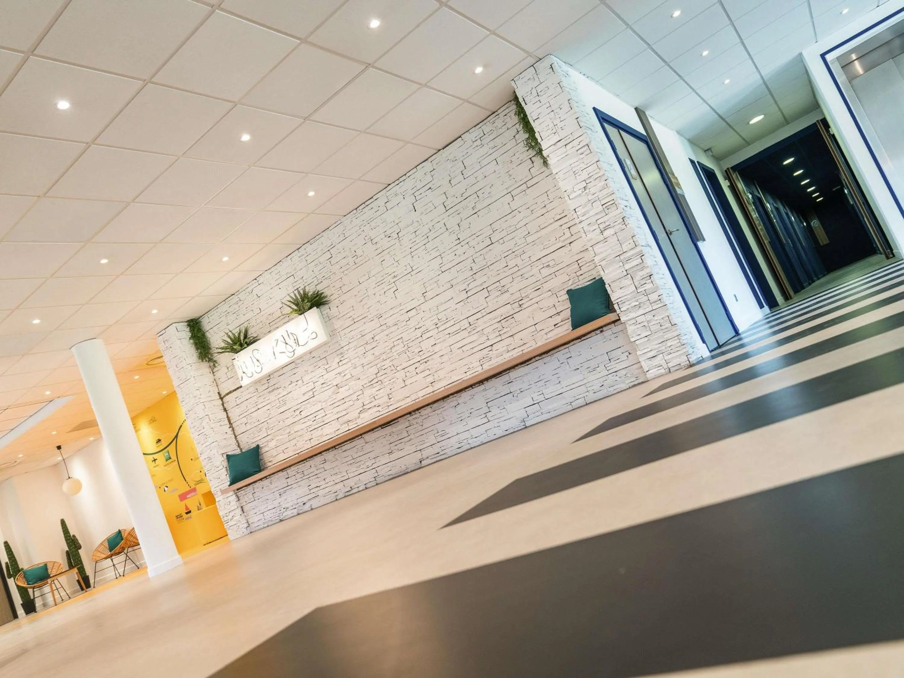 Property building in ibis Styles Marseille Plan de Campagne