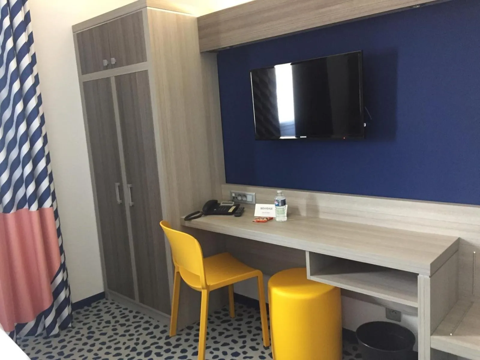 Photo of the whole room in ibis Styles Marseille Plan de Campagne