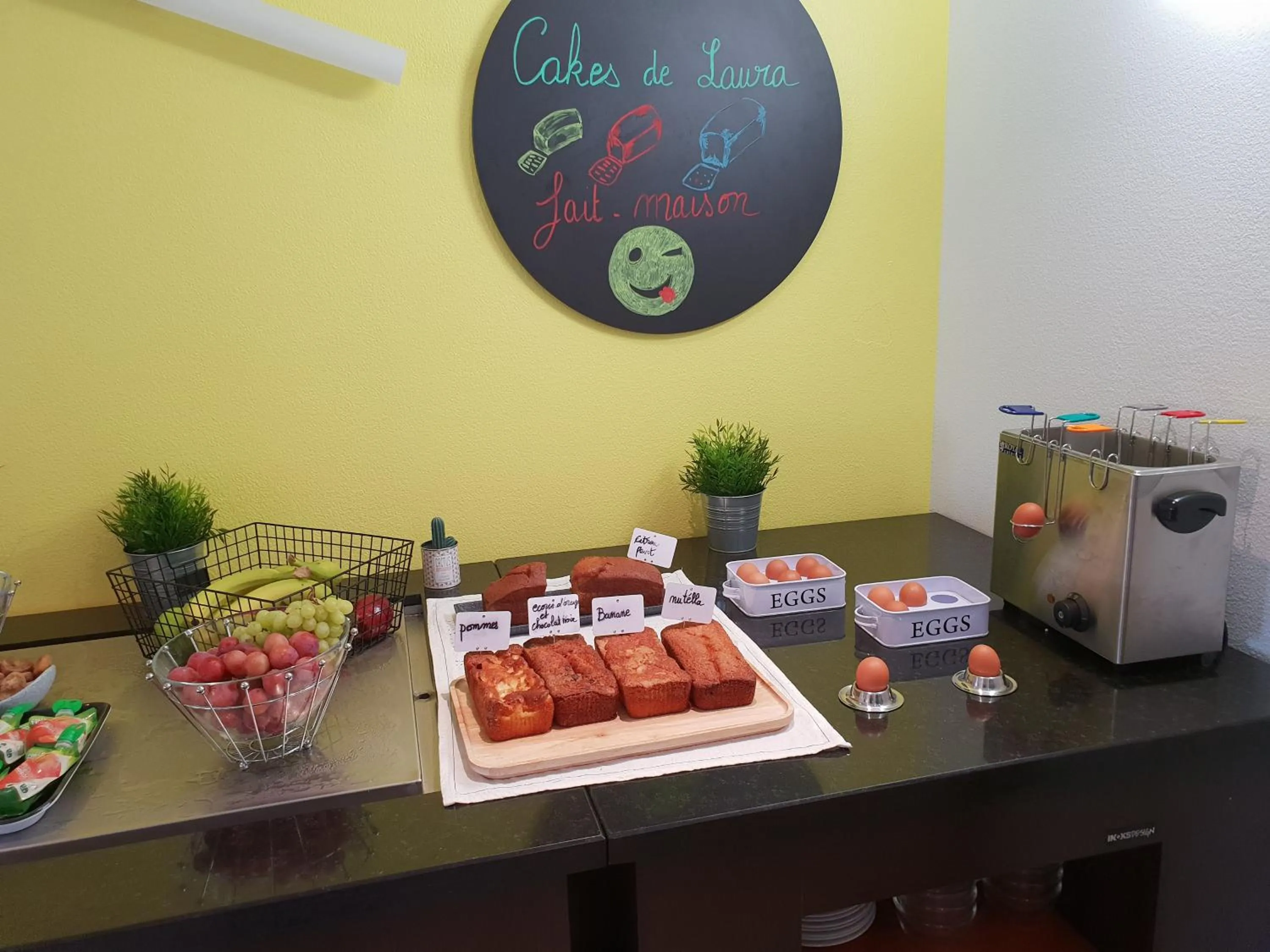Buffet breakfast in ibis Styles Marseille Plan de Campagne