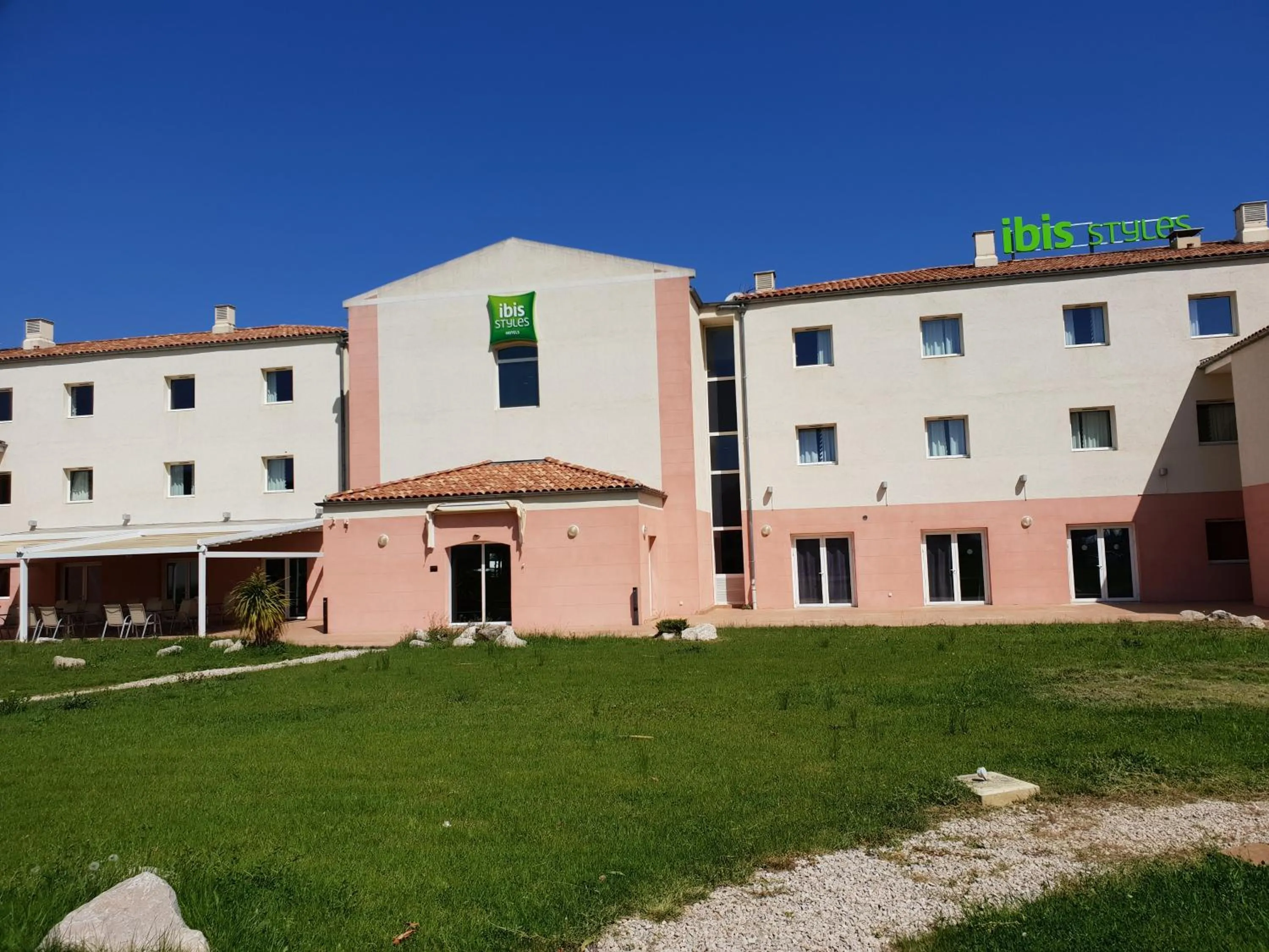 Property building in ibis Styles Marseille Plan de Campagne