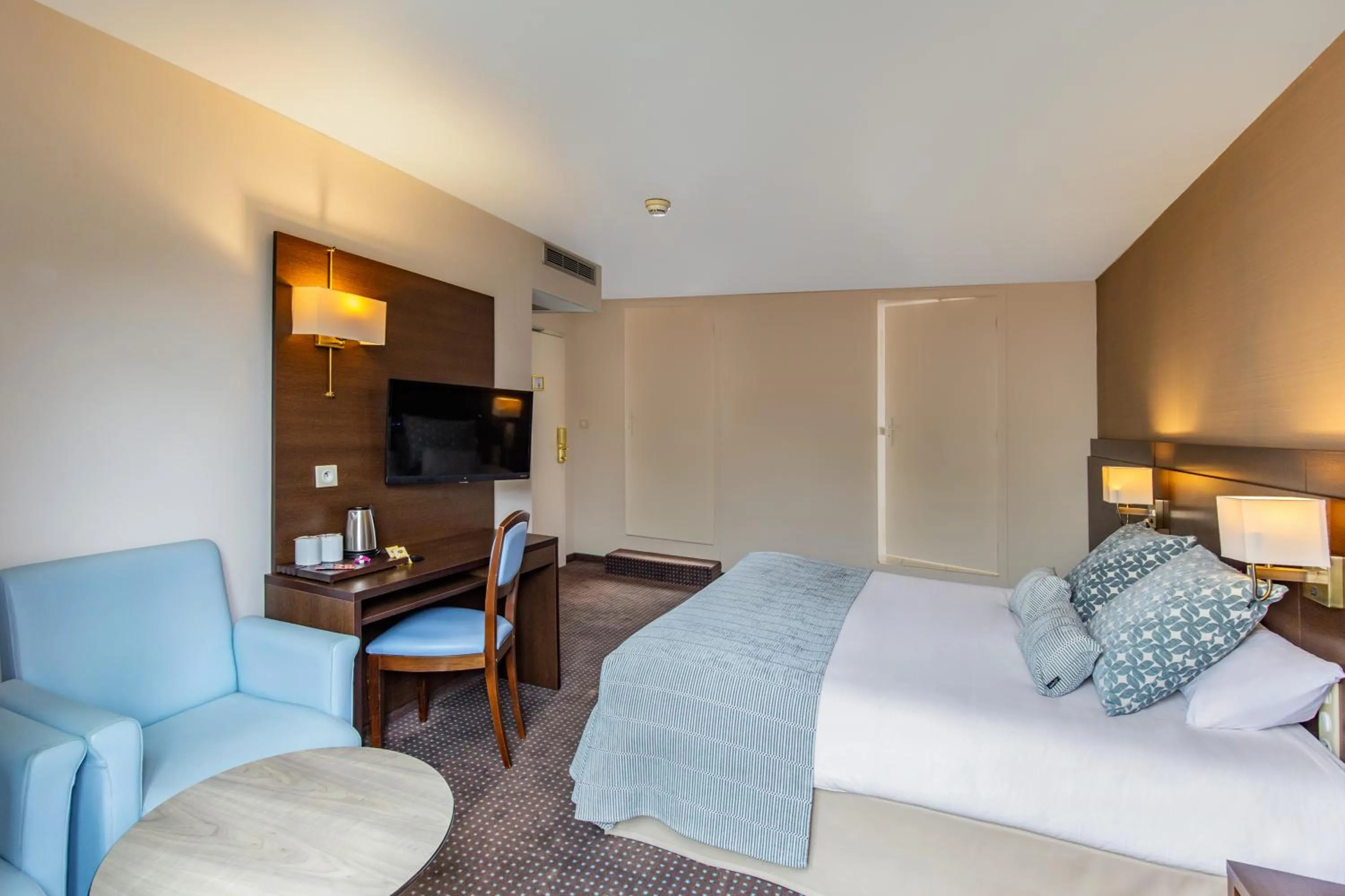 Bed in Helgon Hotel - Lourdes Pyrénées