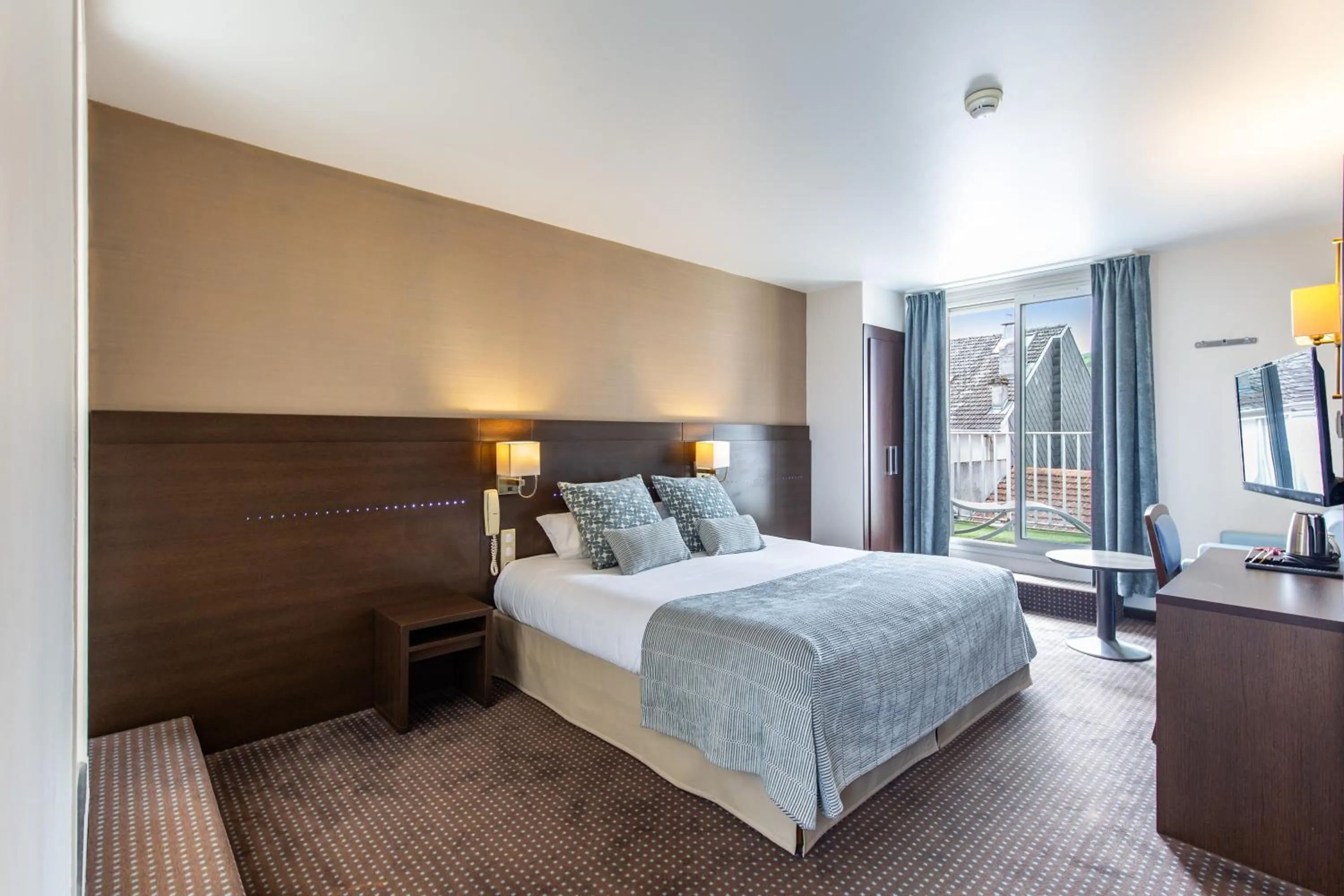 Bed in Helgon Hotel - Lourdes Pyrénées