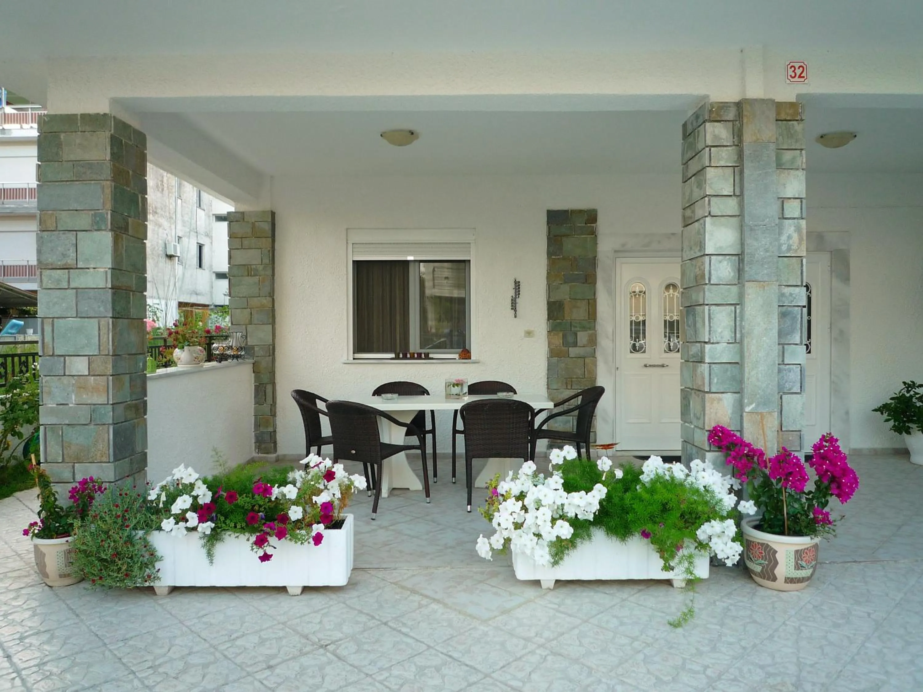 Facade/entrance in Frideriki Apartments