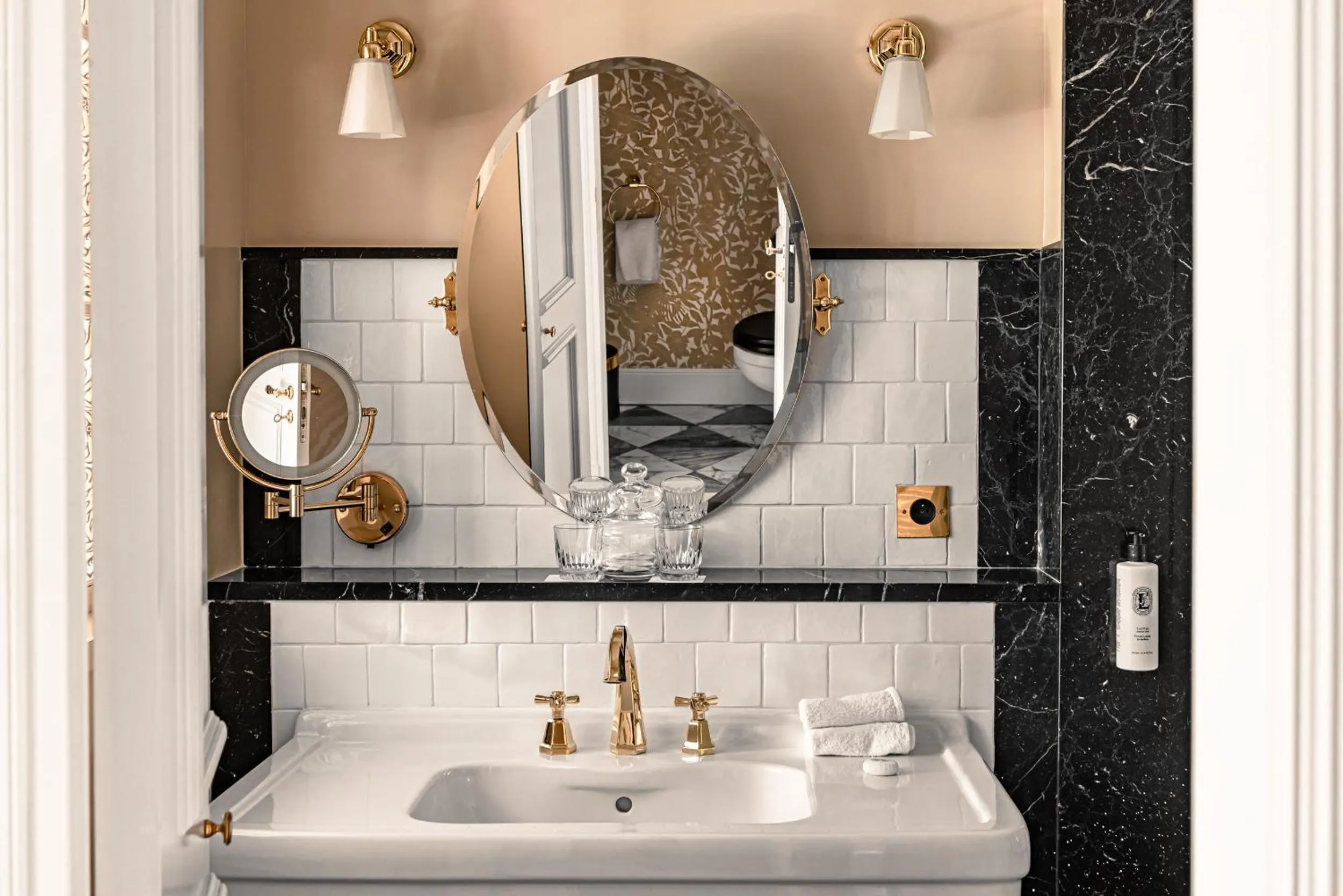 Bathroom in Relais Christine