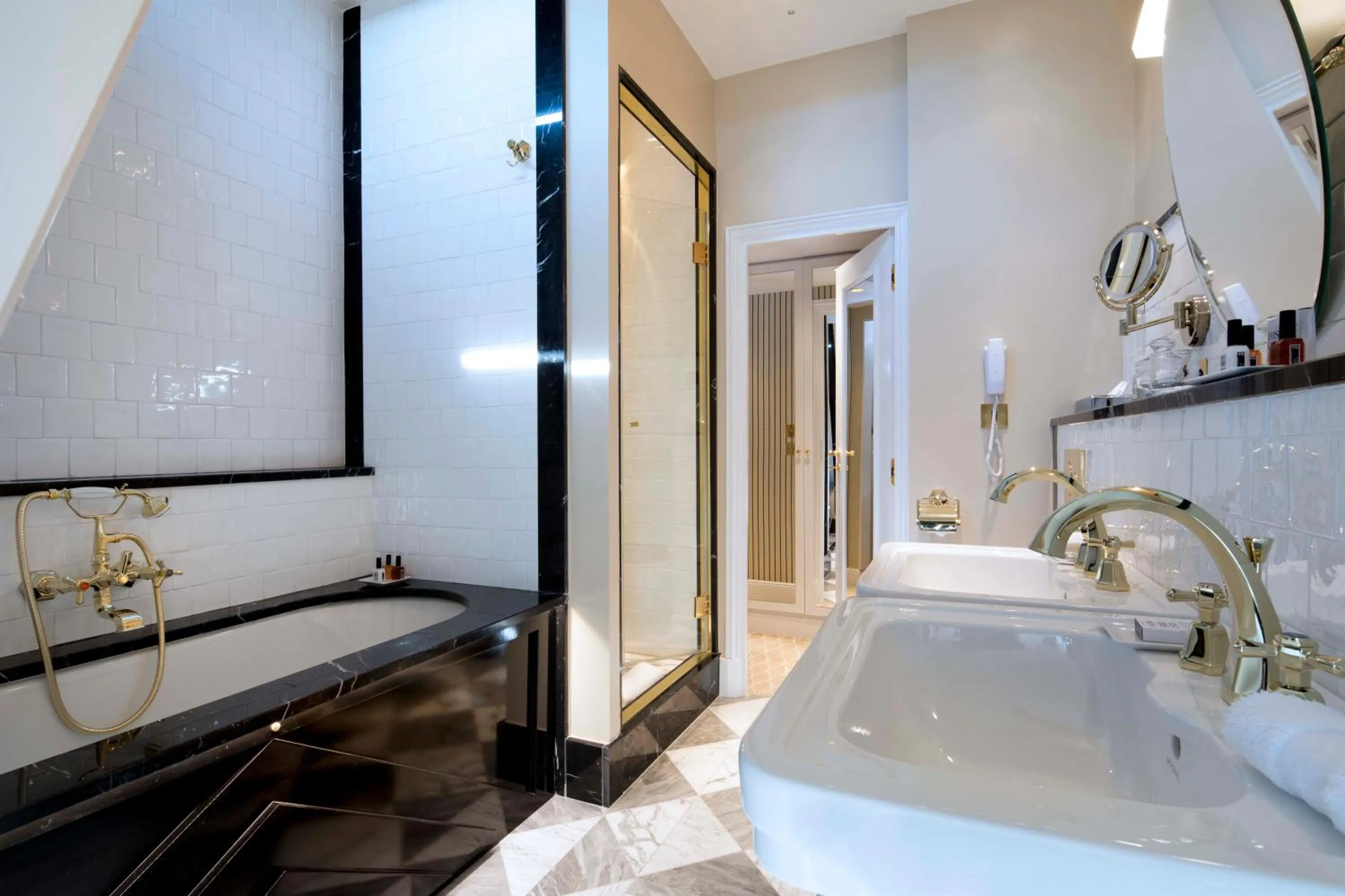 Bathroom in Relais Christine