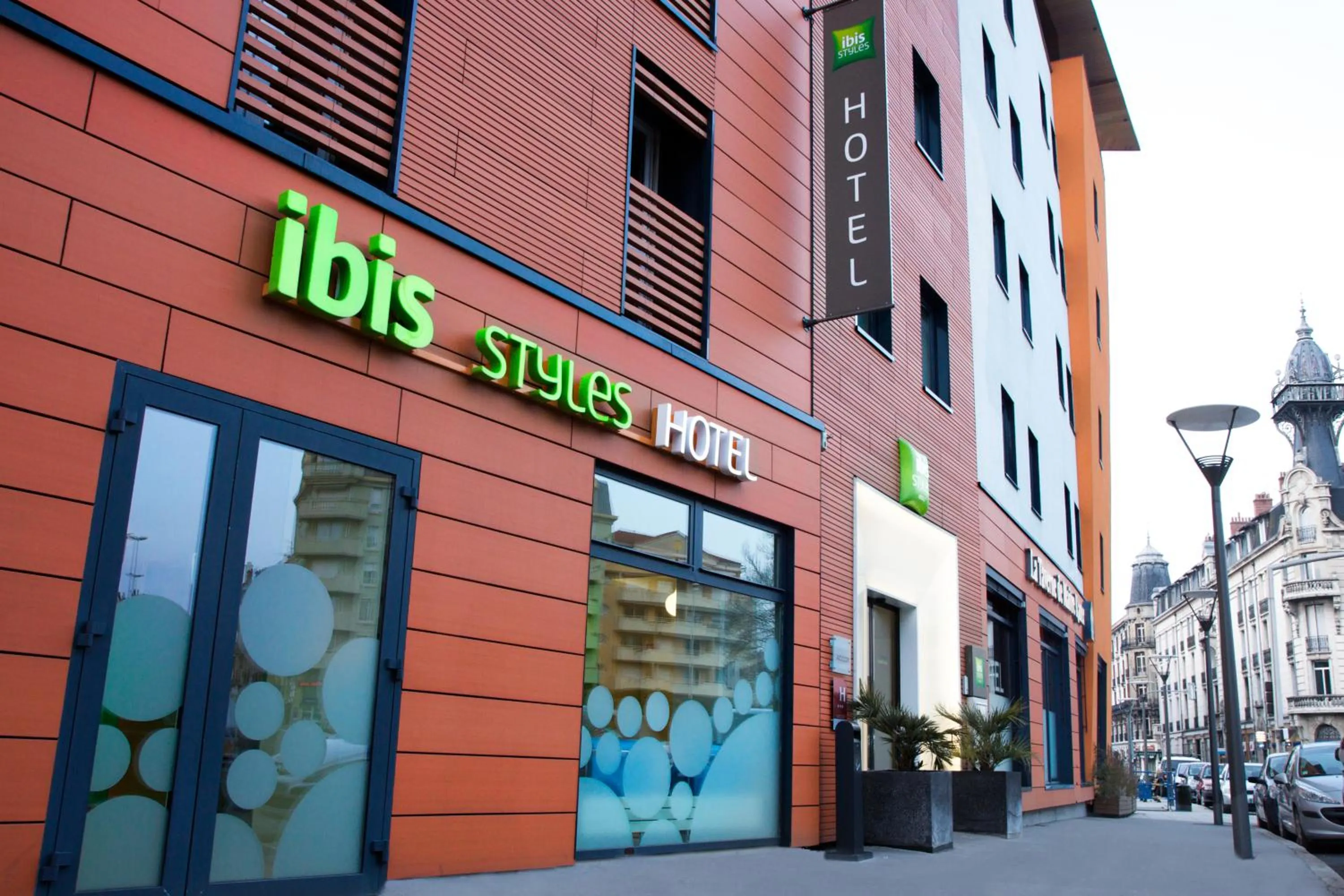 Facade/entrance in ibis Styles Le Puy en Velay