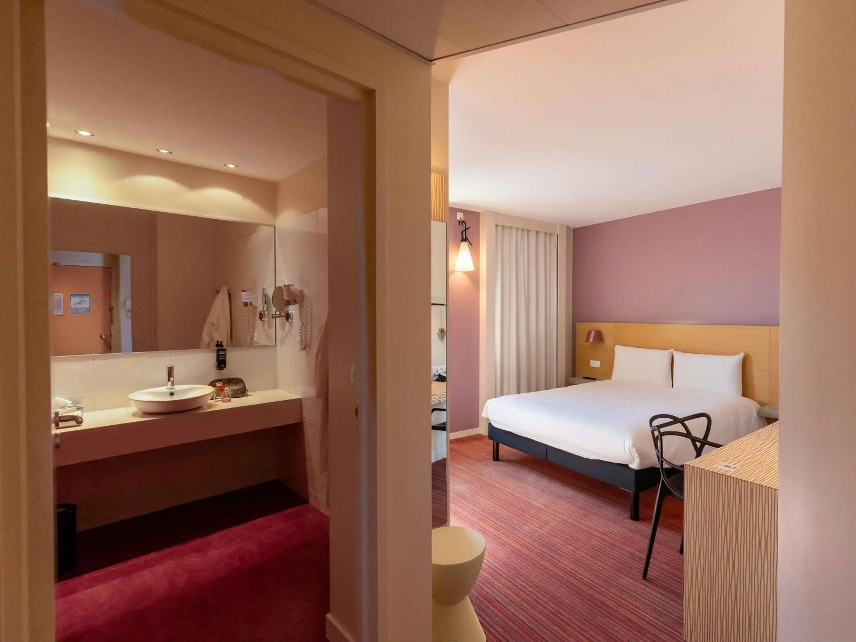 Bedroom, Bed in ibis Styles Le Puy en Velay