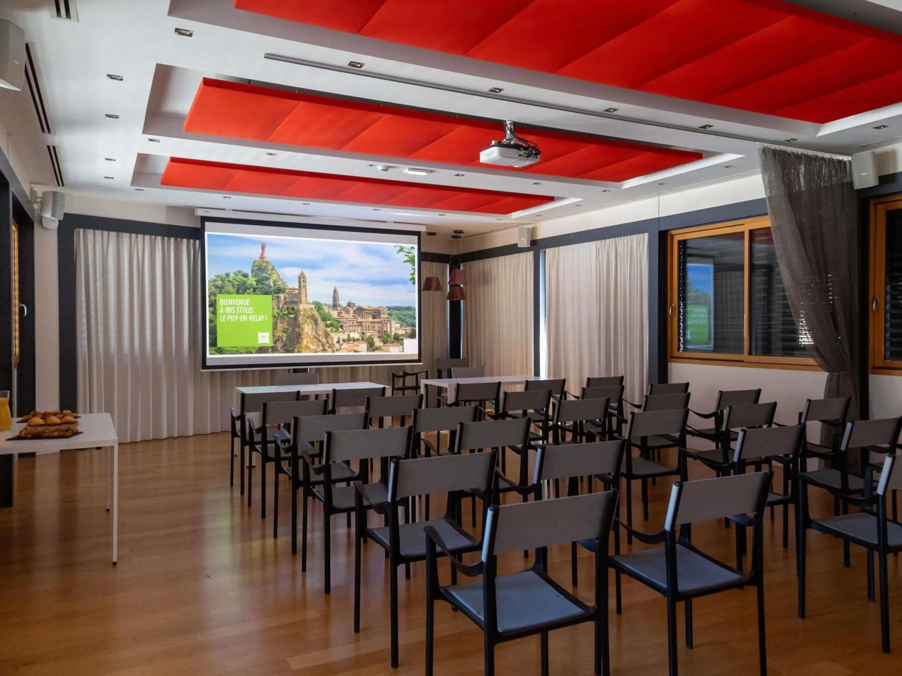 Meeting/conference room in ibis Styles Le Puy en Velay