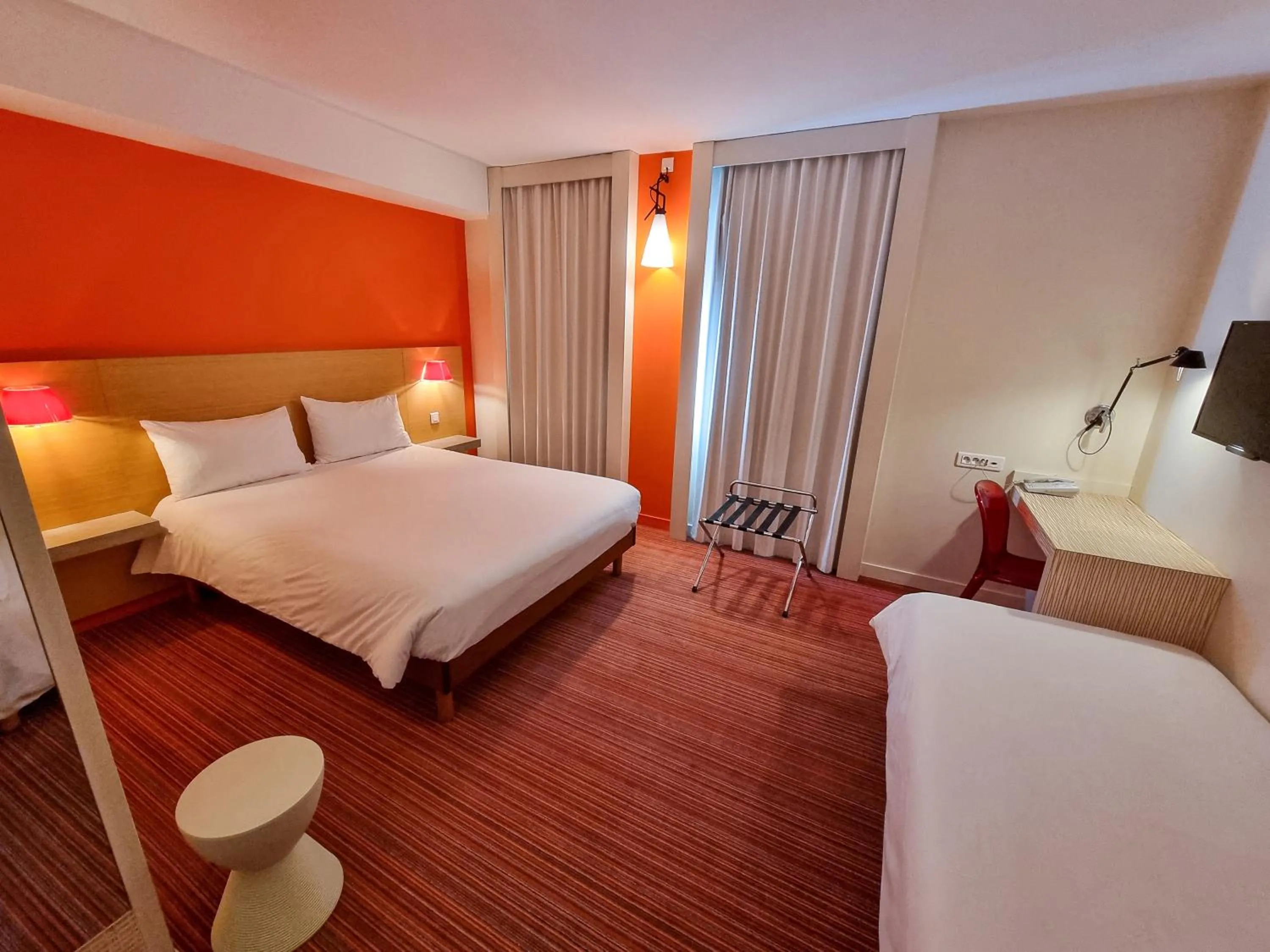 Photo of the whole room, Bed in ibis Styles Le Puy en Velay