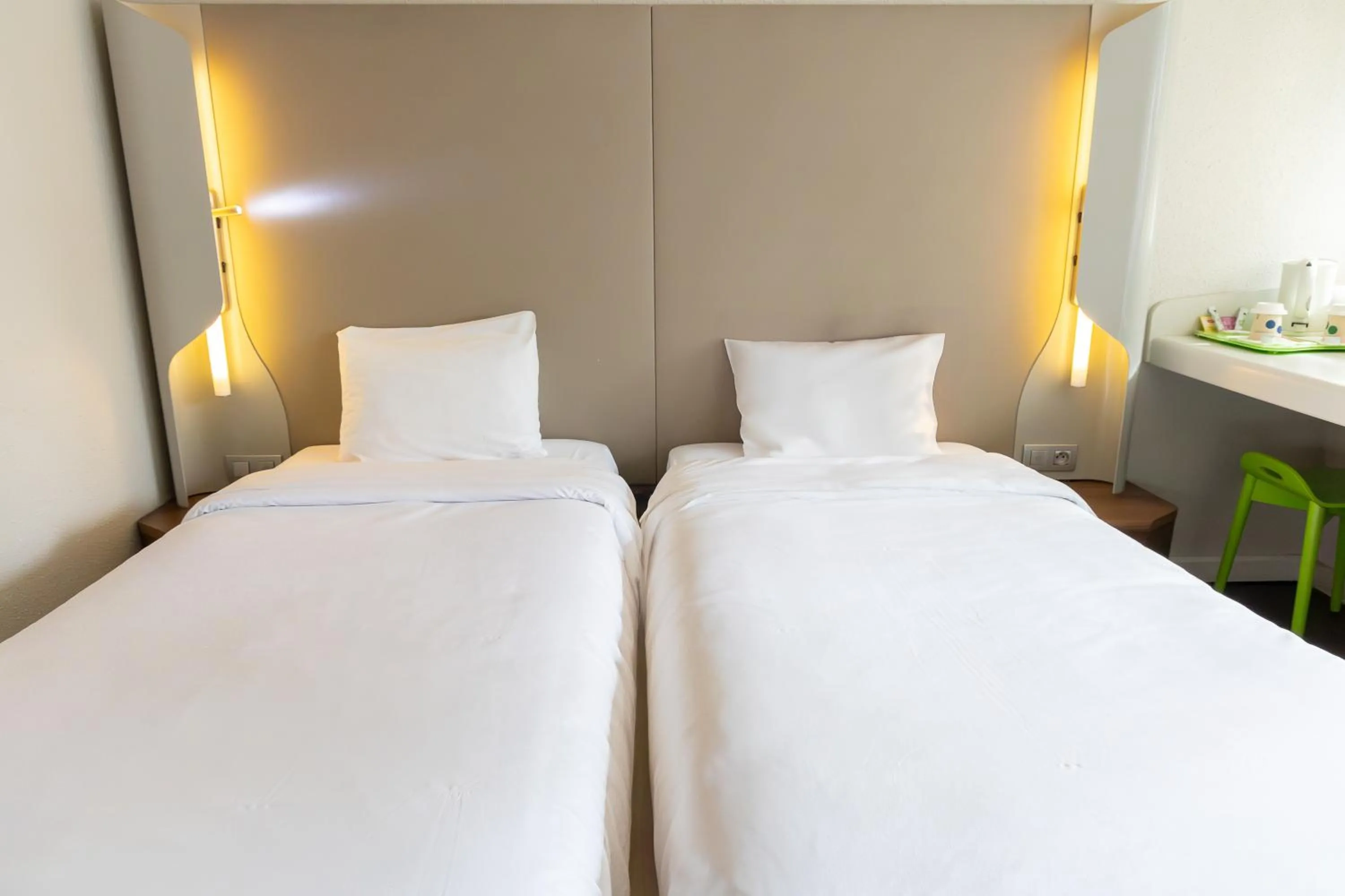 Bedroom, Bed in Campanile Toulouse - Blagnac Aéroport