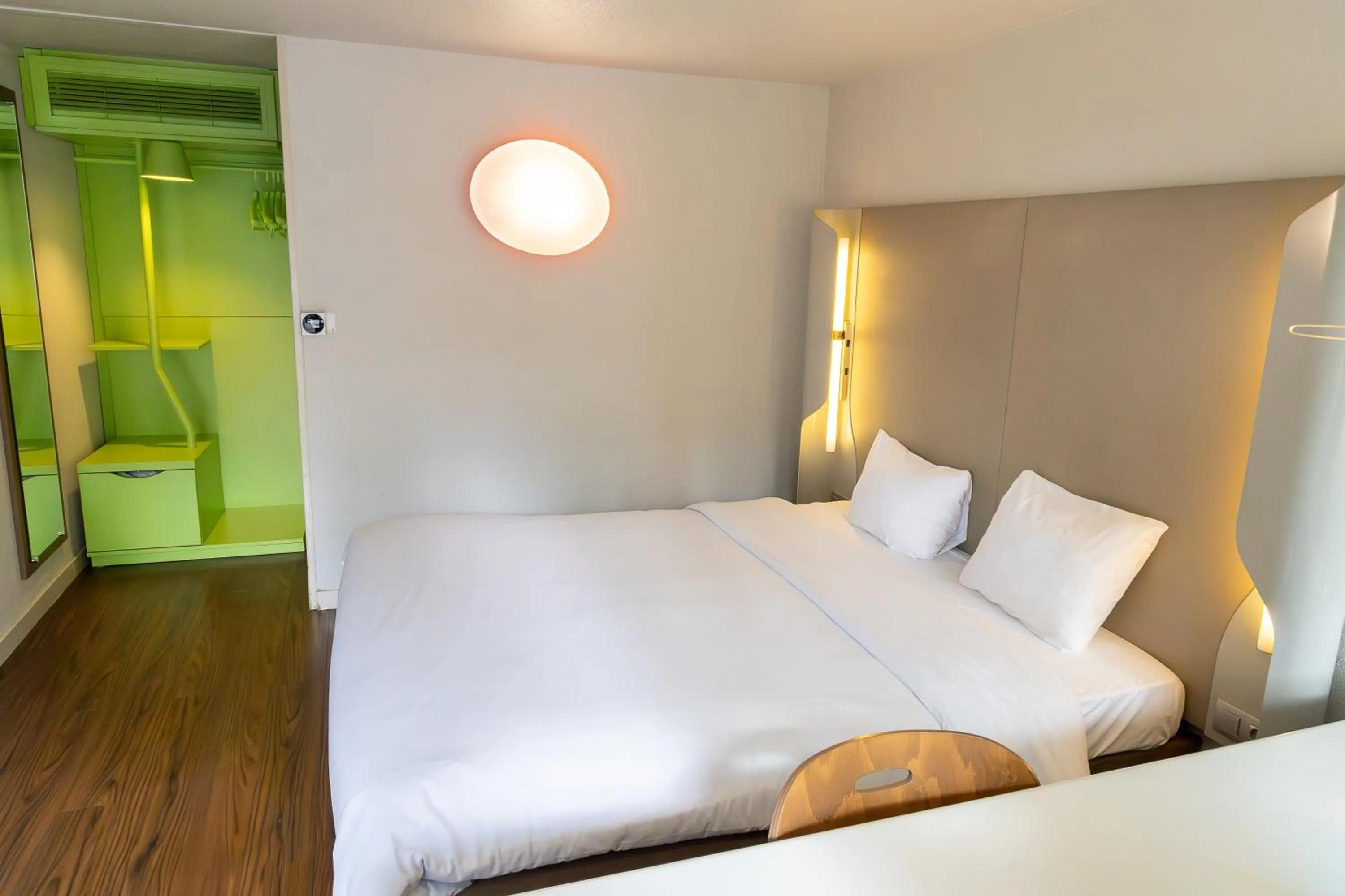 Bedroom, Bed in Campanile Toulouse - Blagnac Aéroport